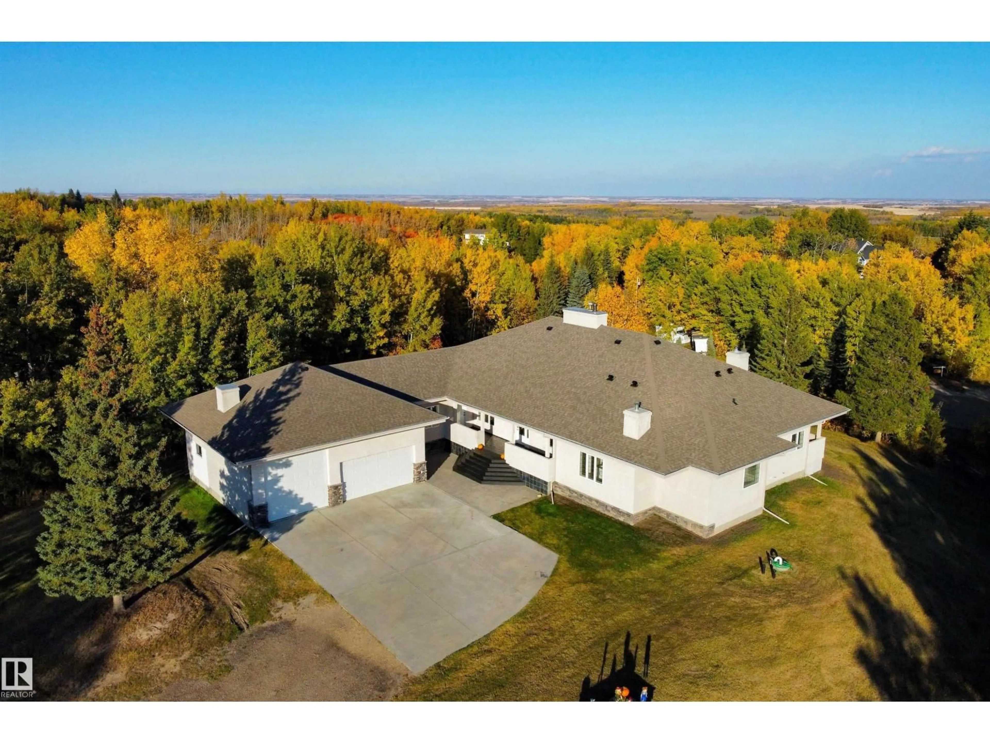 A pic from outside/outdoor area/front of a property/back of a property/a pic from drone, unknown for 54129 - 19 RGE ROAD 275, Rural Parkland County Alberta T7X3S4