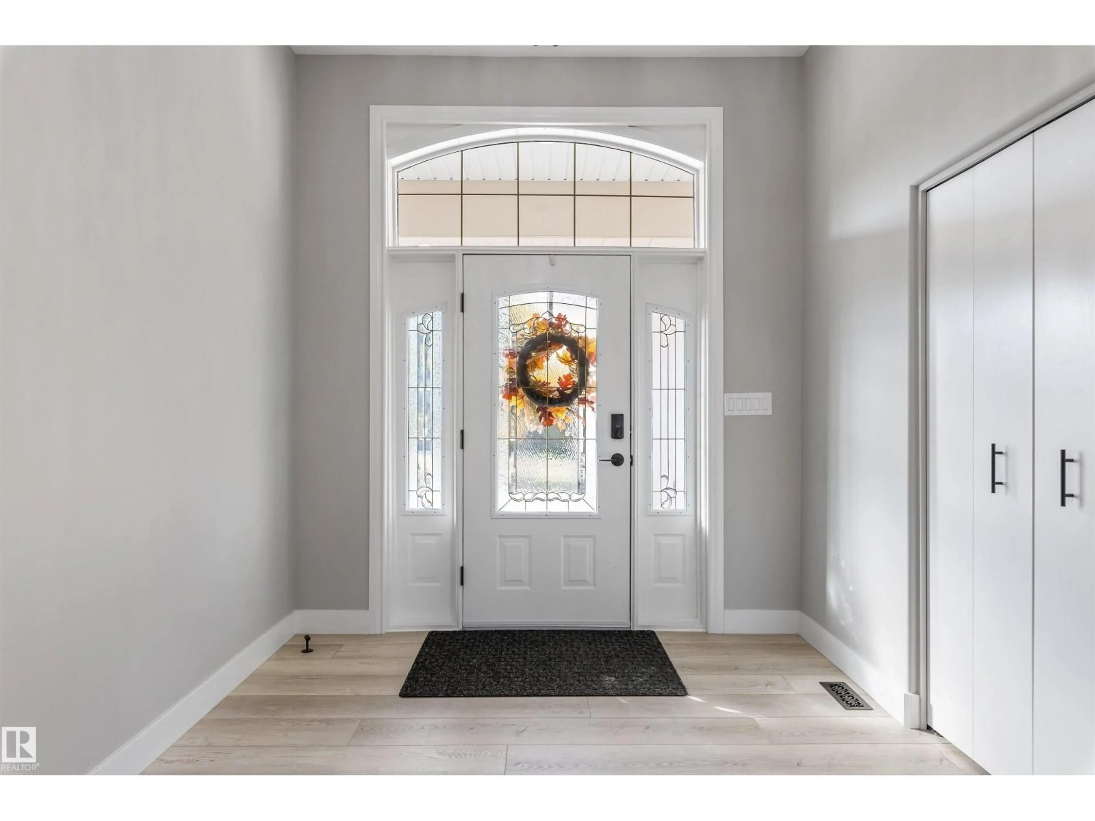 Indoor entryway for 54129 - 19 RGE ROAD 275, Rural Parkland County Alberta T7X3S4