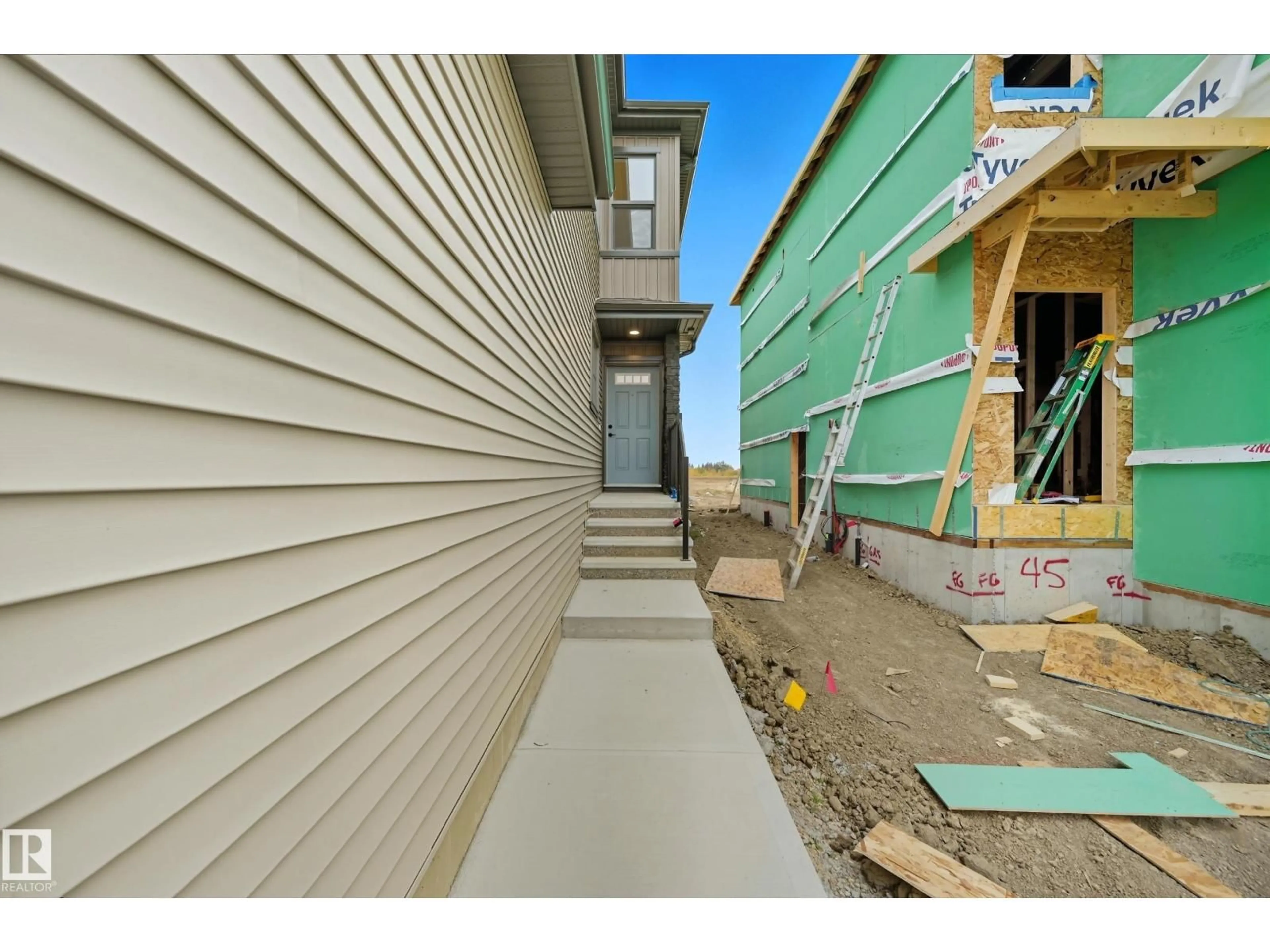 Home with vinyl exterior material, street for 43 GABLE CM, Spruce Grove Alberta T7X4E6