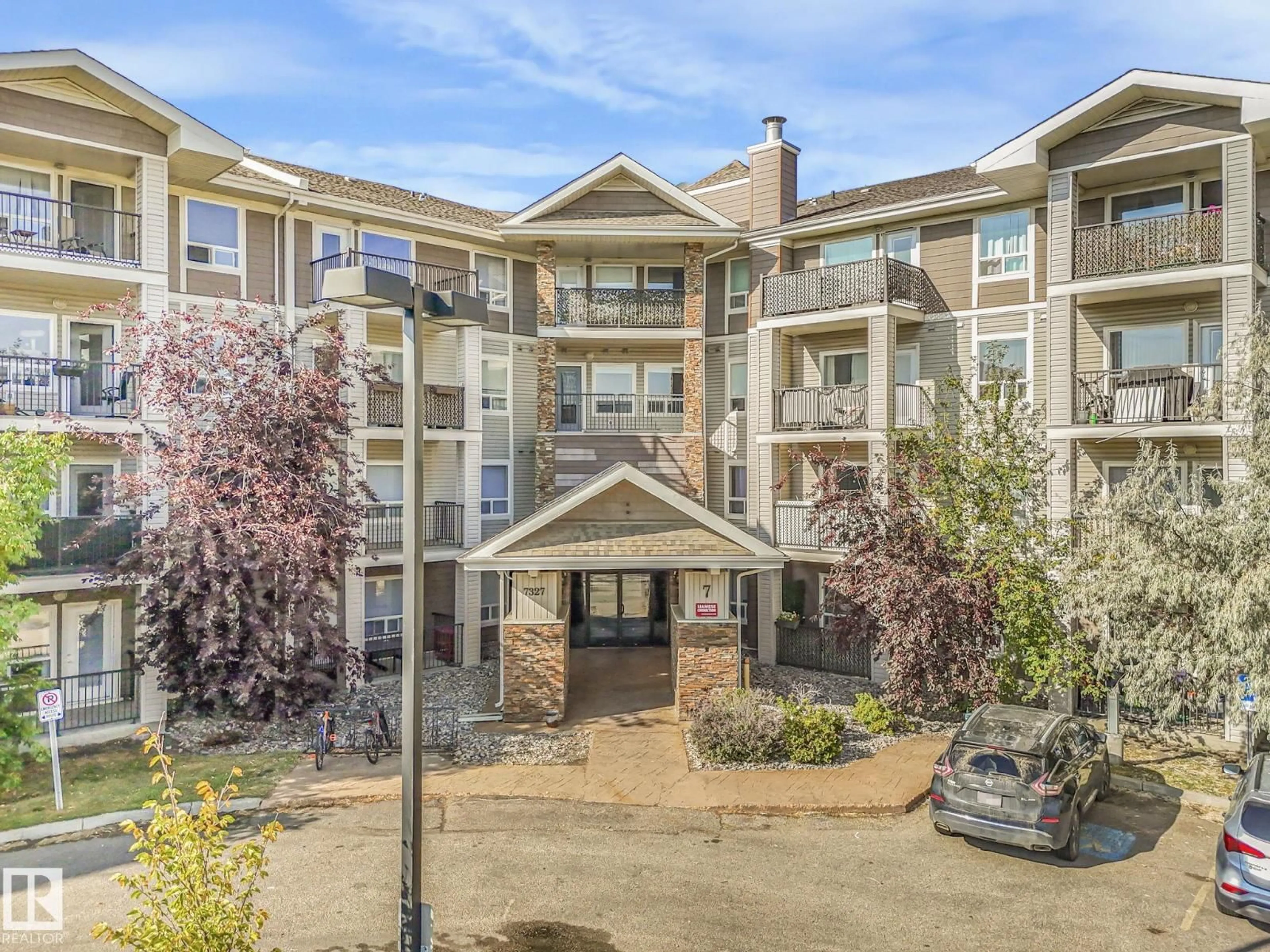 A pic from outside/outdoor area/front of a property/back of a property/a pic from drone, unknown for 7327 - 7228 TERWILLEGAR DR, Edmonton Alberta T6R0L8