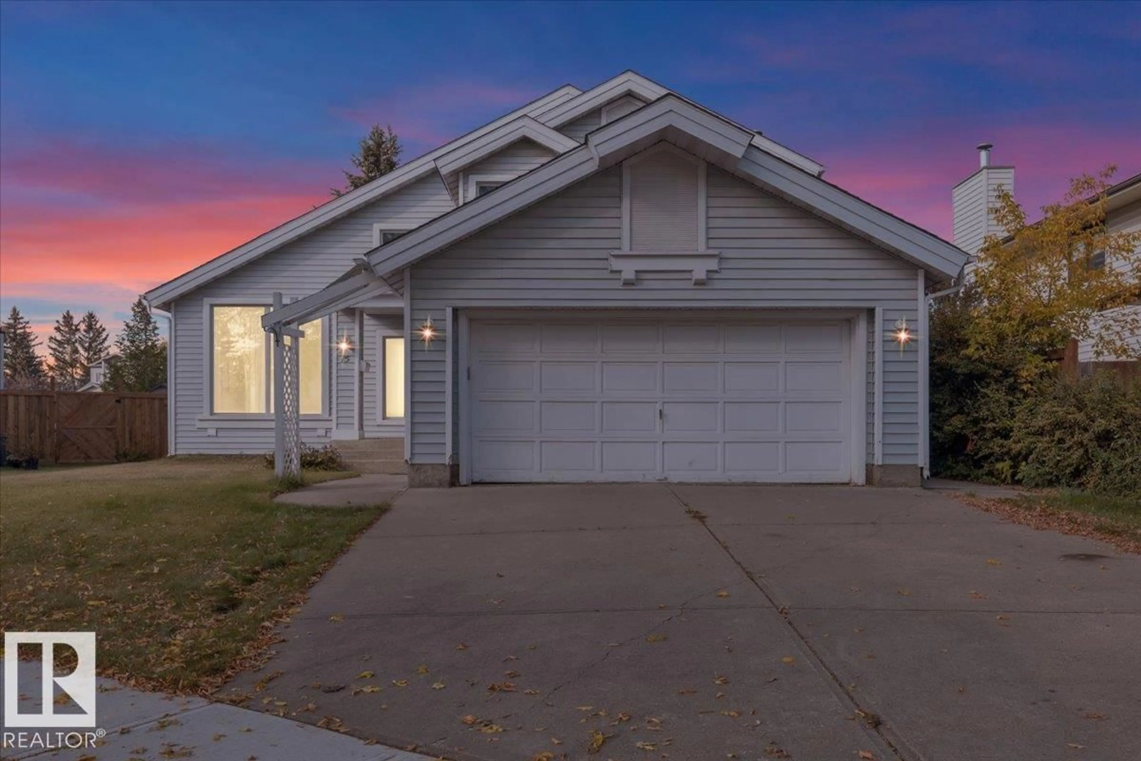 Home with vinyl exterior material, street for 15 DELORME PL, St. Albert Alberta T8N4V9