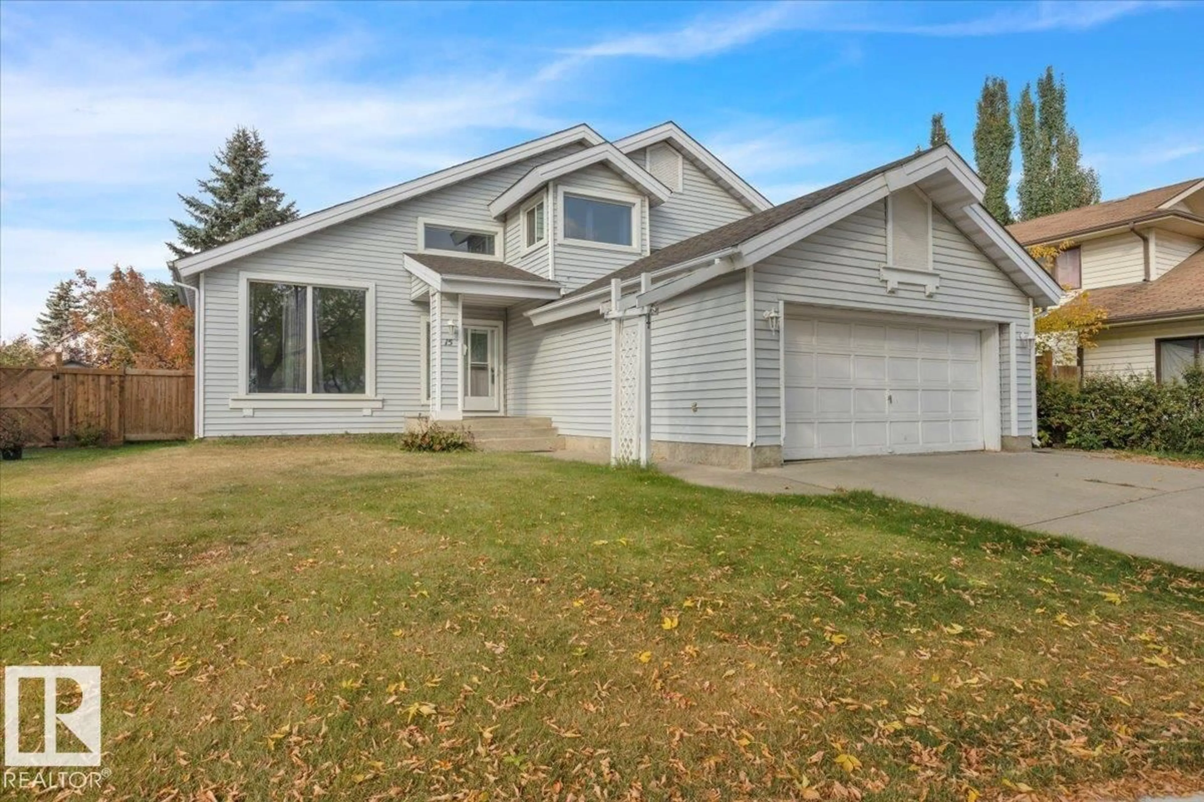 Home with vinyl exterior material, street for 15 DELORME PL, St. Albert Alberta T8N4V9