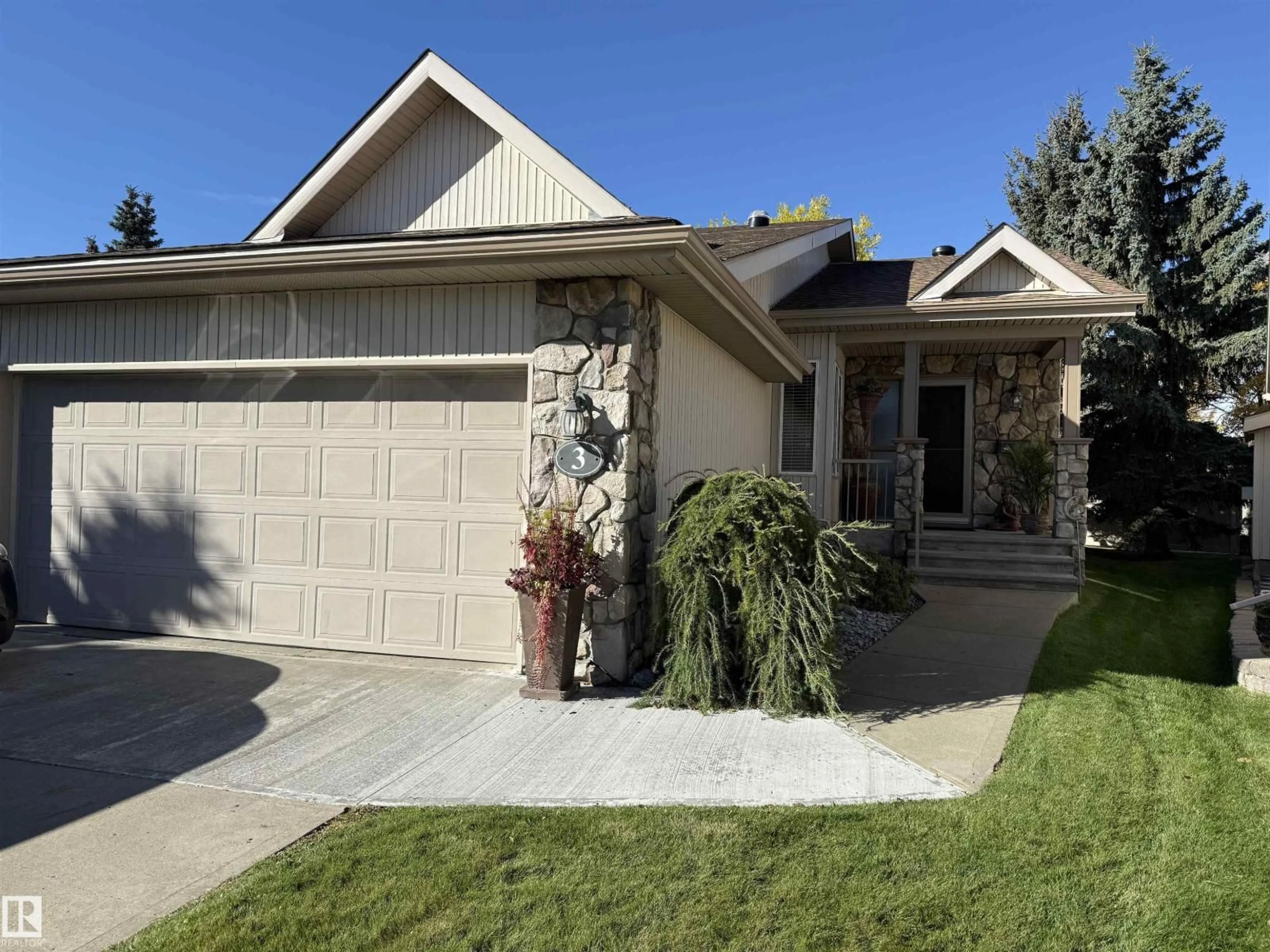 Home with vinyl exterior material, street for #3 - 925 PICARD DR, Edmonton Alberta T5T6H3