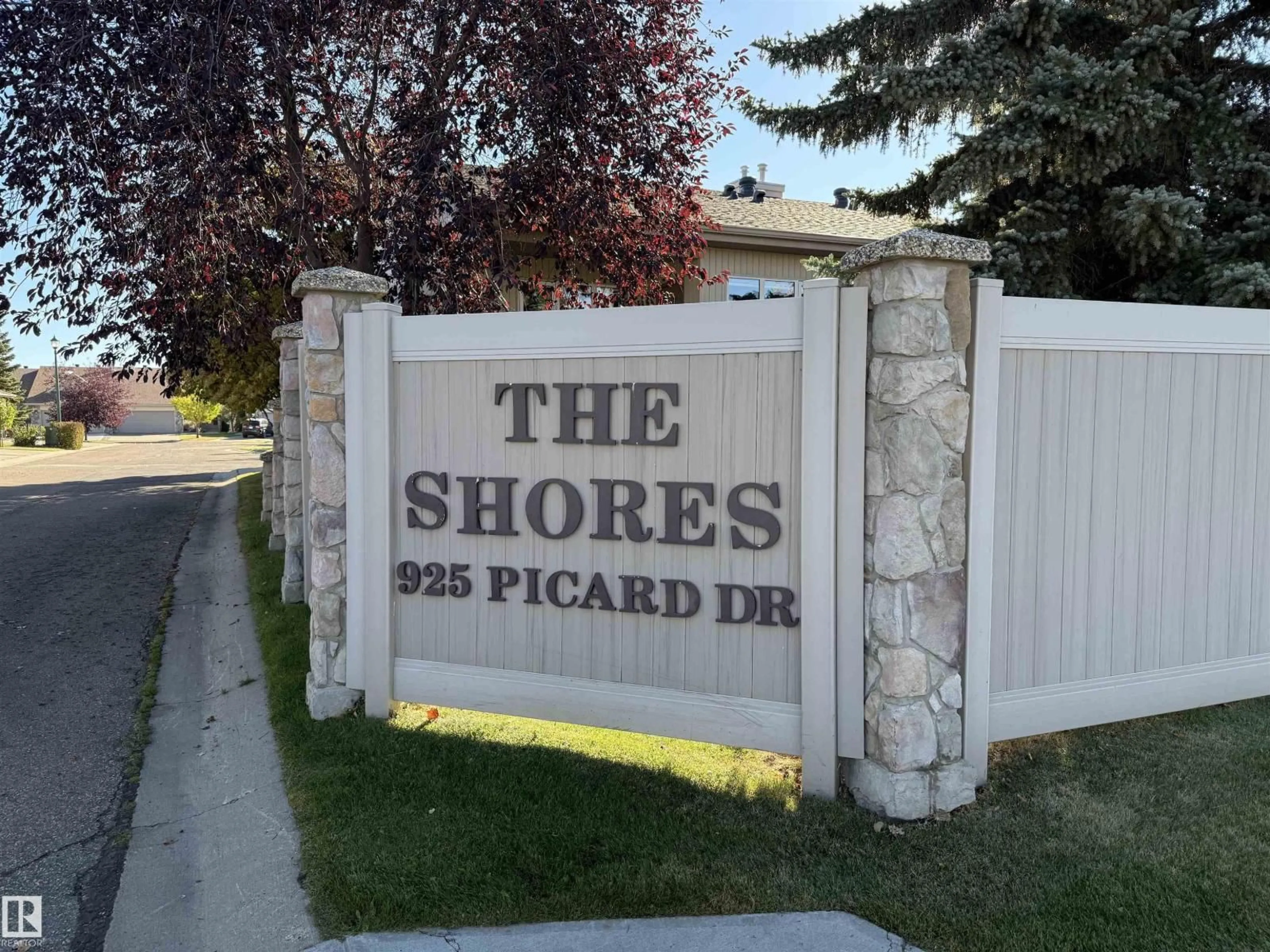 Shed for #3 - 925 PICARD DR, Edmonton Alberta T5T6H3
