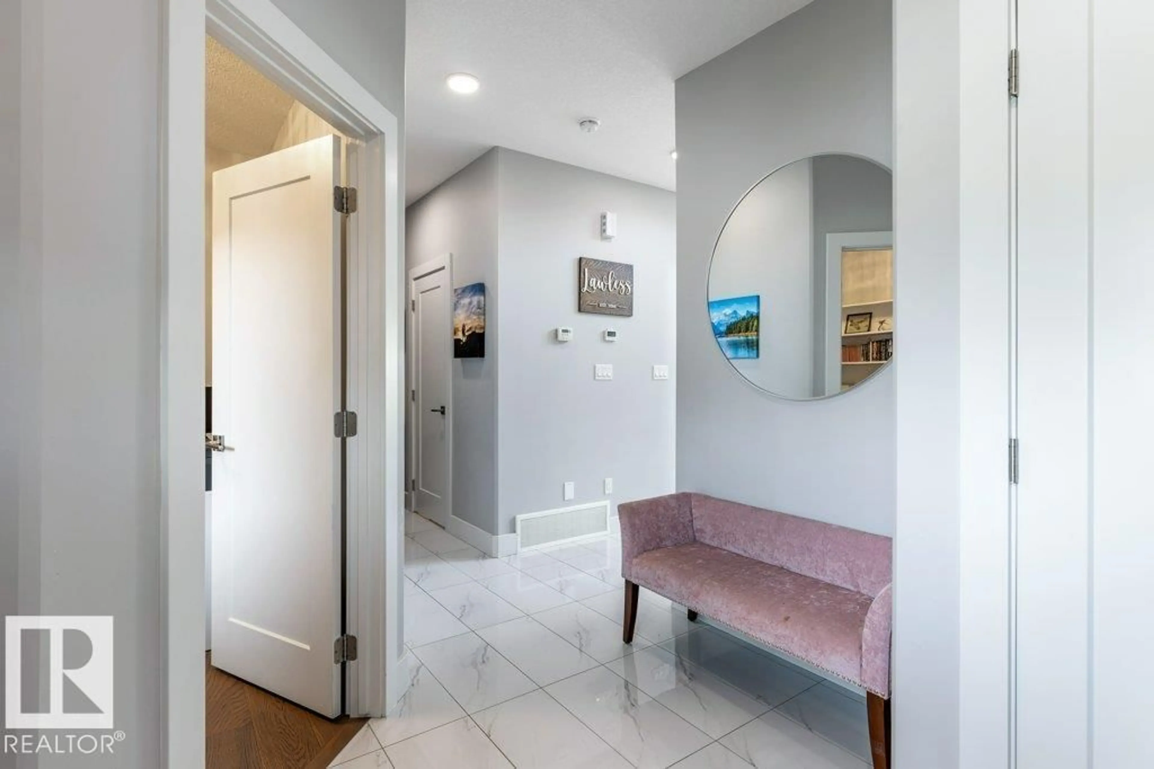 Indoor entryway for 1714 TANAGER CL, Edmonton Alberta T5S0M5