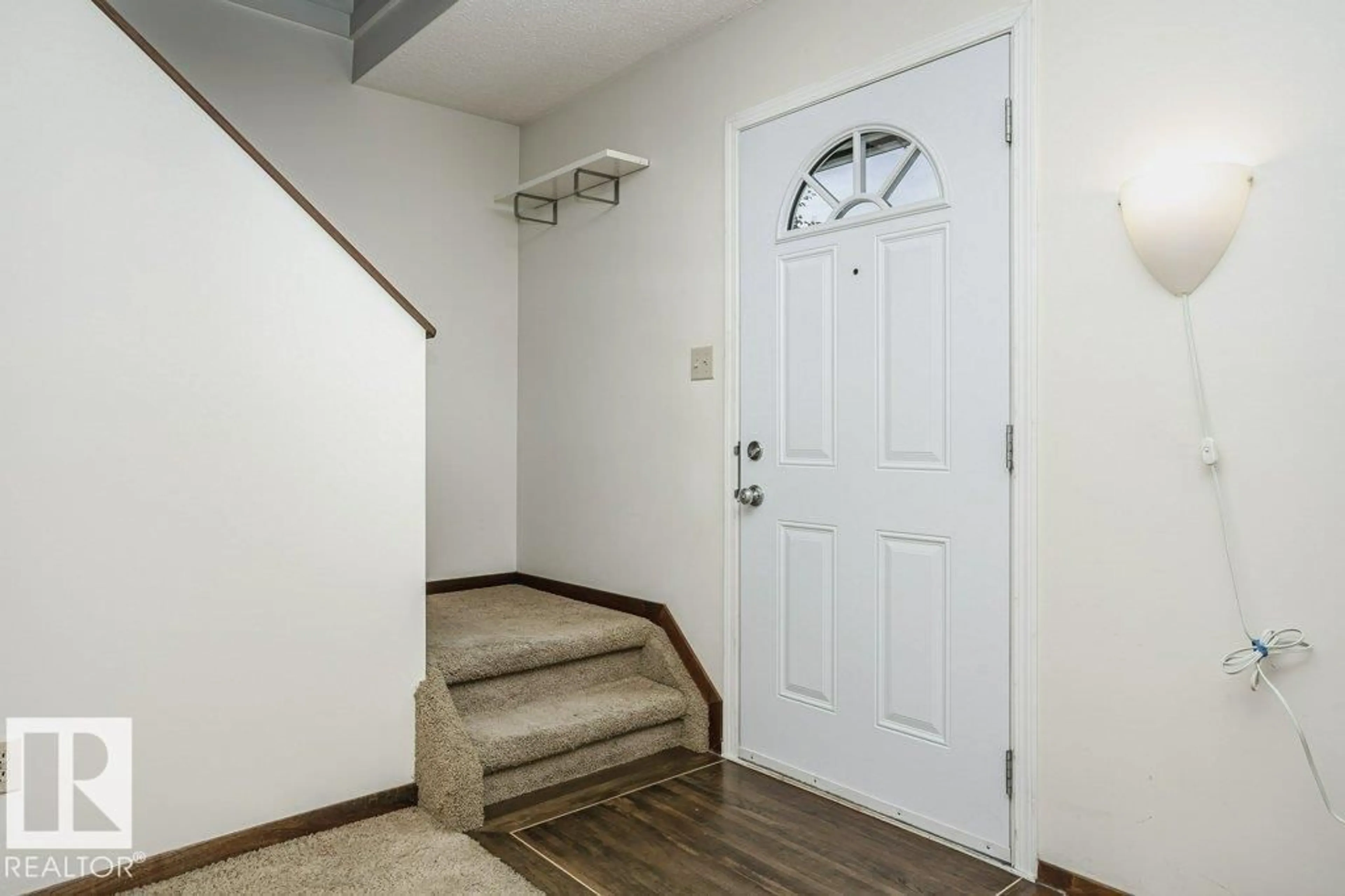 Indoor entryway for NW - 18476 62B AV, Edmonton Alberta T5T2N7