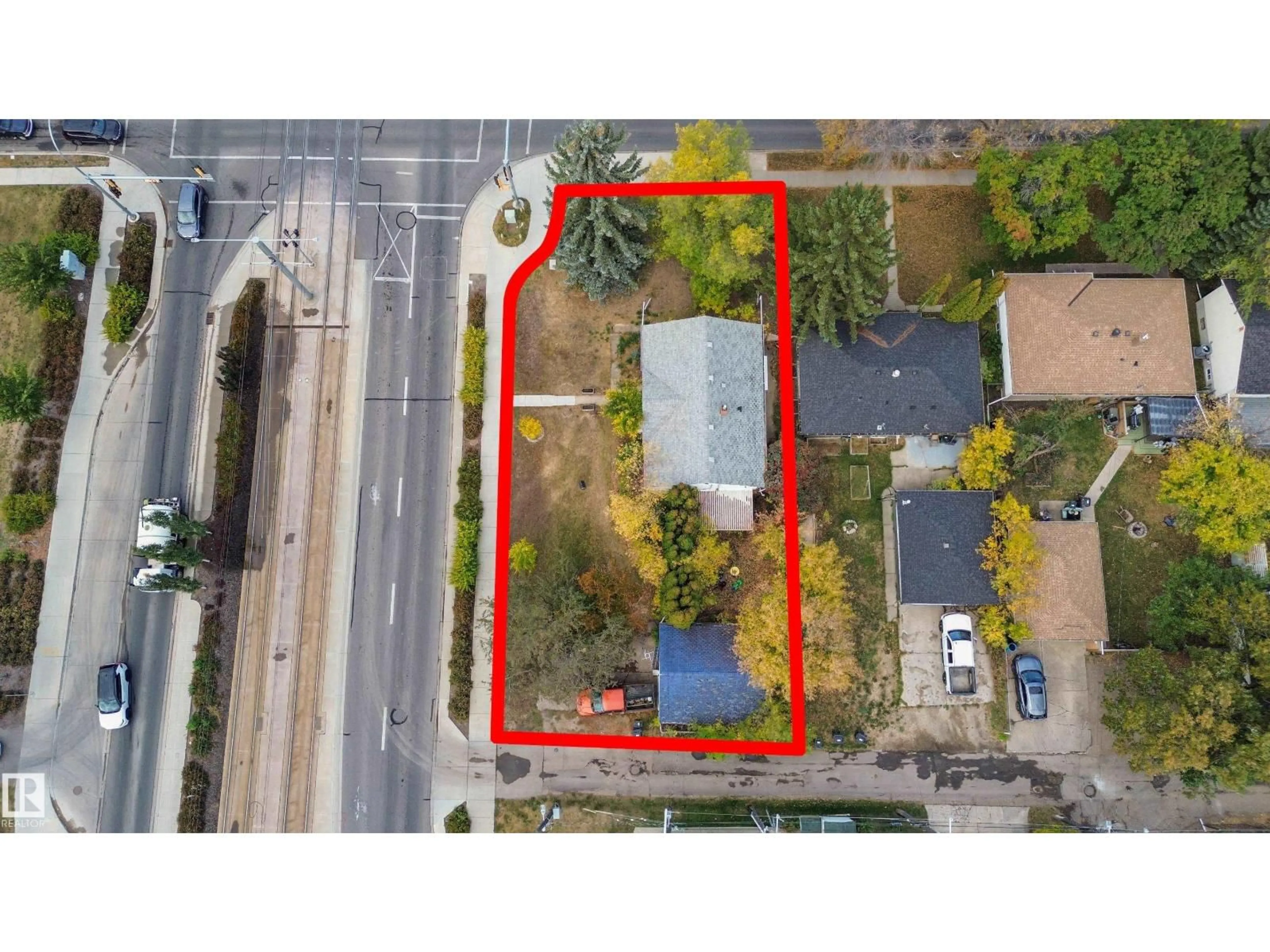 A pic from outside/outdoor area/front of a property/back of a property/a pic from drone, street for 7515 83 ST, Edmonton Alberta T6C2Y5