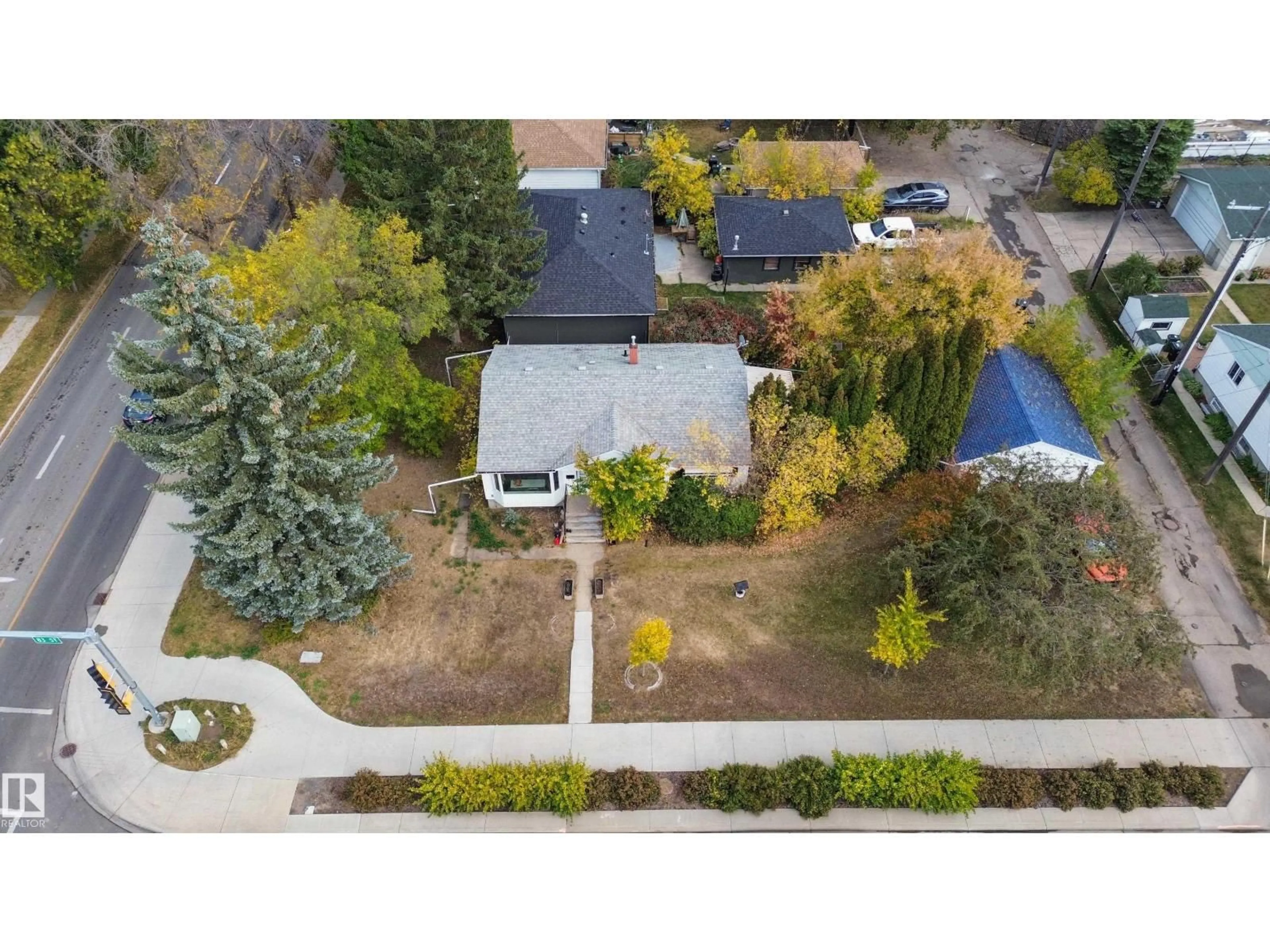 A pic from outside/outdoor area/front of a property/back of a property/a pic from drone, street for 7515 83 ST, Edmonton Alberta T6C2Y5