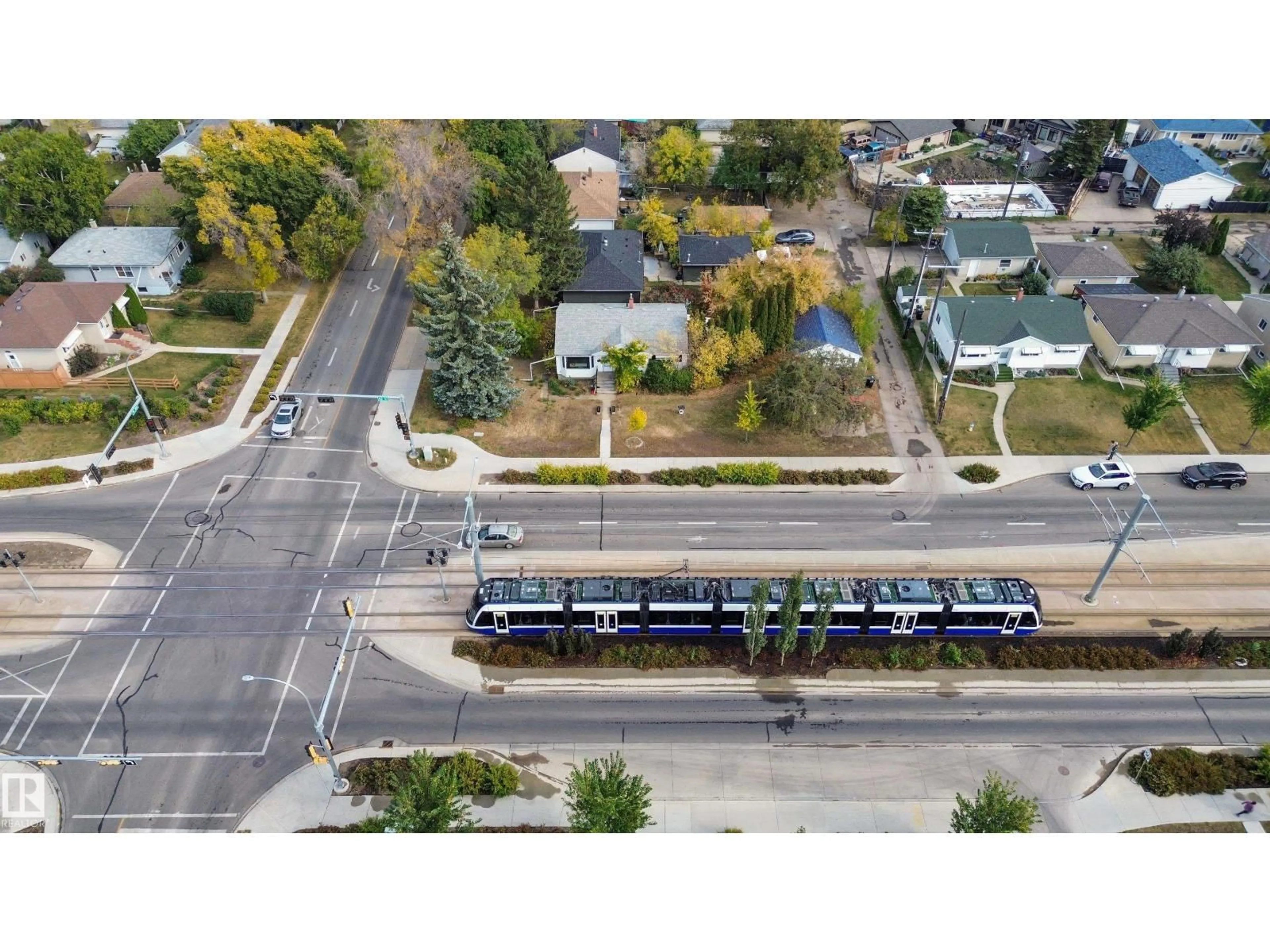 A pic from outside/outdoor area/front of a property/back of a property/a pic from drone, street for 7515 83 ST, Edmonton Alberta T6C2Y5