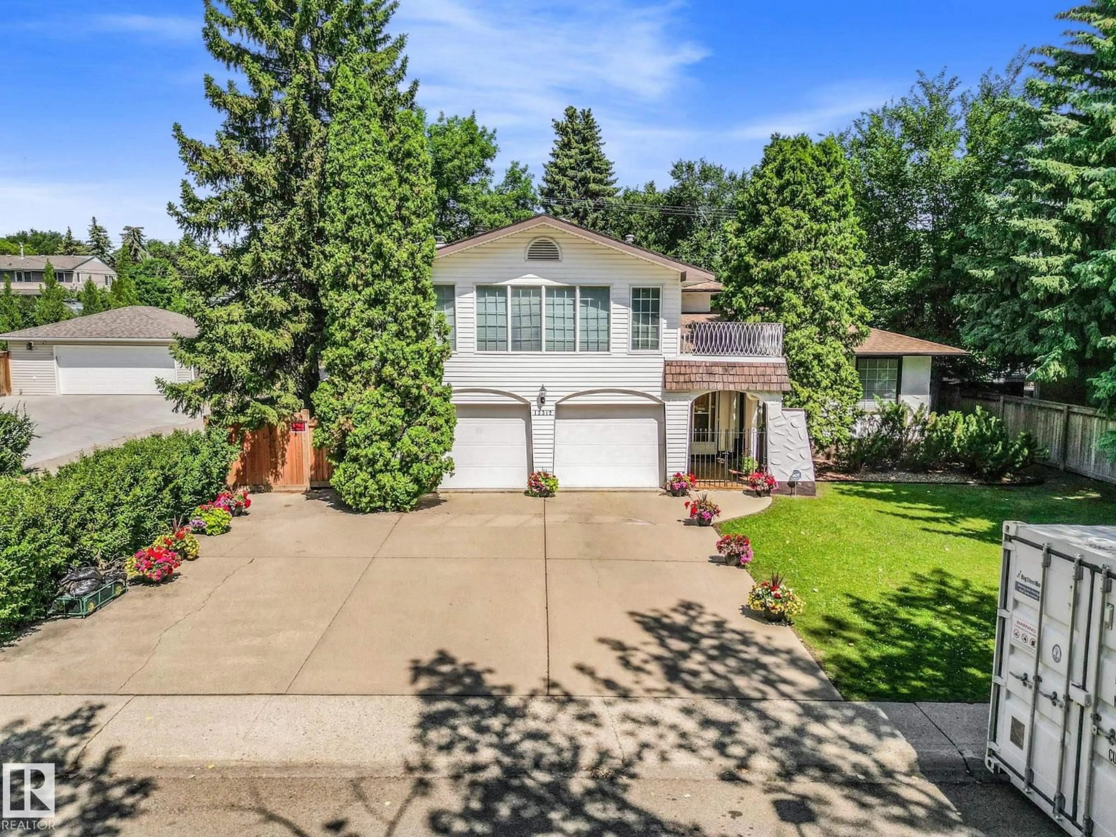 A pic from outside/outdoor area/front of a property/back of a property/a pic from drone, street for 13312 BUENA VISTA RD, Edmonton Alberta T5R5R2