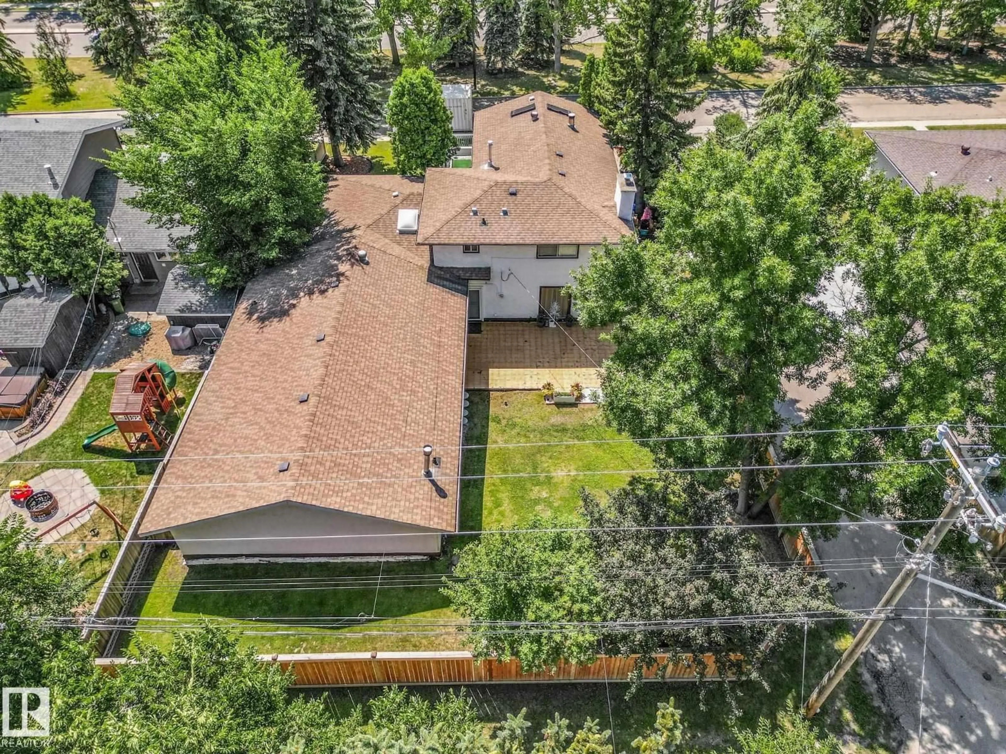 A pic from outside/outdoor area/front of a property/back of a property/a pic from drone, unknown for 13312 BUENA VISTA RD, Edmonton Alberta T5R5R2