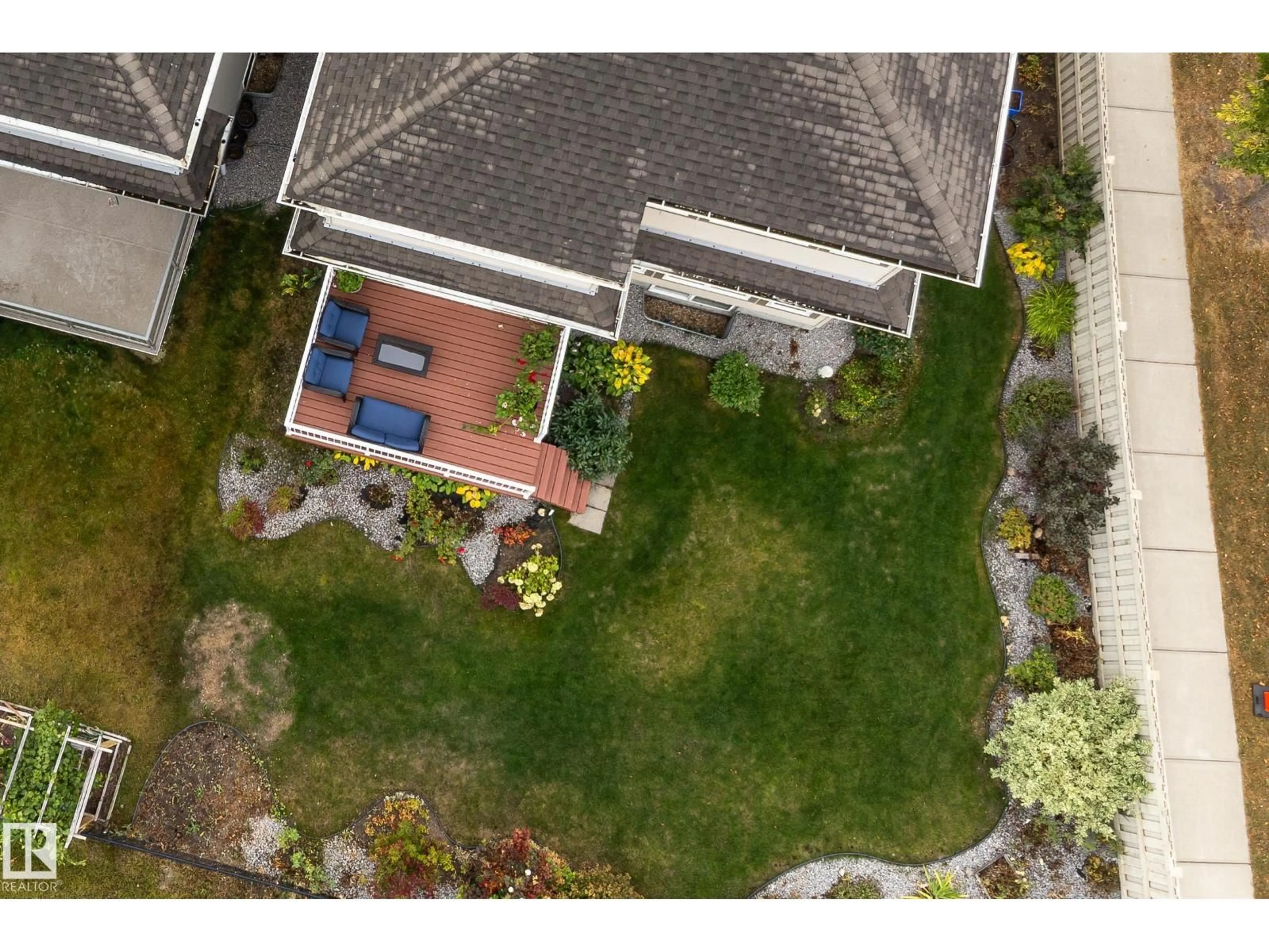A pic from outside/outdoor area/front of a property/back of a property/a pic from drone, street for 2504 AMERONGEN CR, Edmonton Alberta T6W3C2