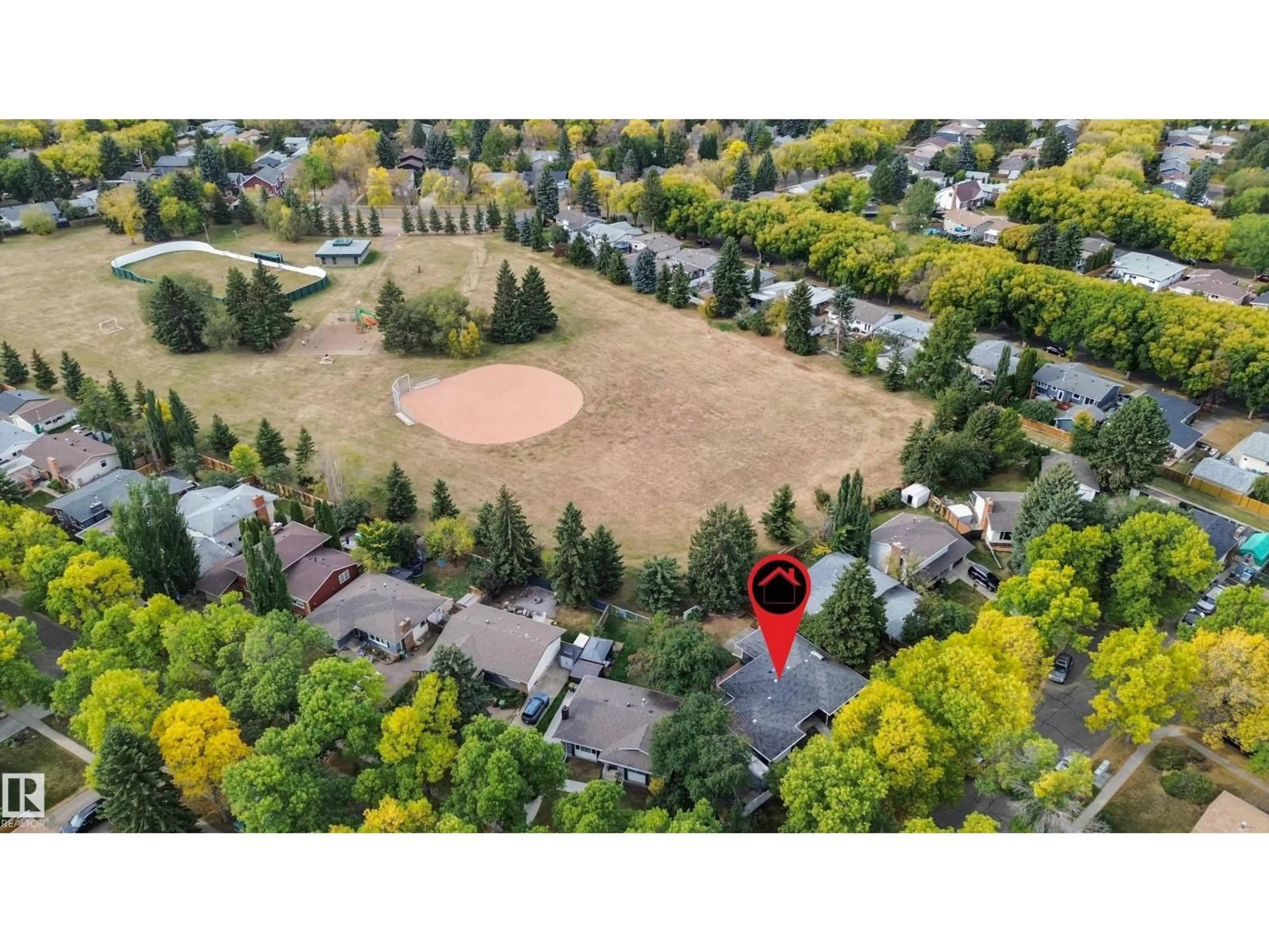A pic from outside/outdoor area/front of a property/back of a property/a pic from drone, forest/trees view for 40 FERNWOOD CR, St. Albert Alberta T8N1Y4