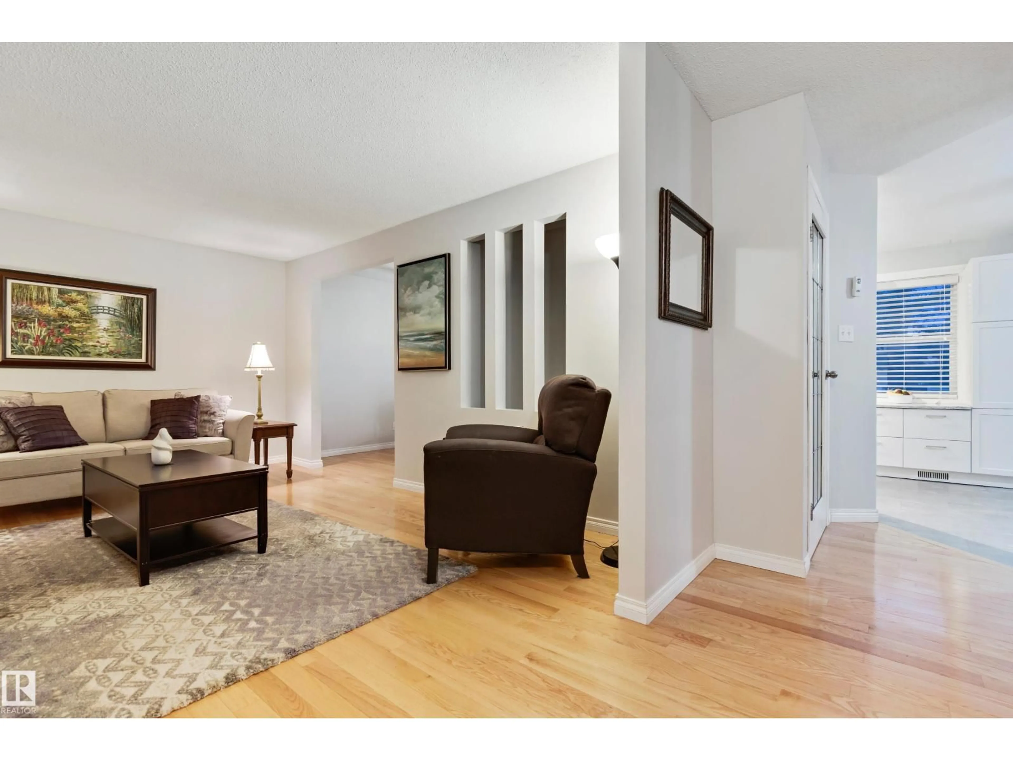 Indoor entryway for 40 FERNWOOD CR, St. Albert Alberta T8N1Y4