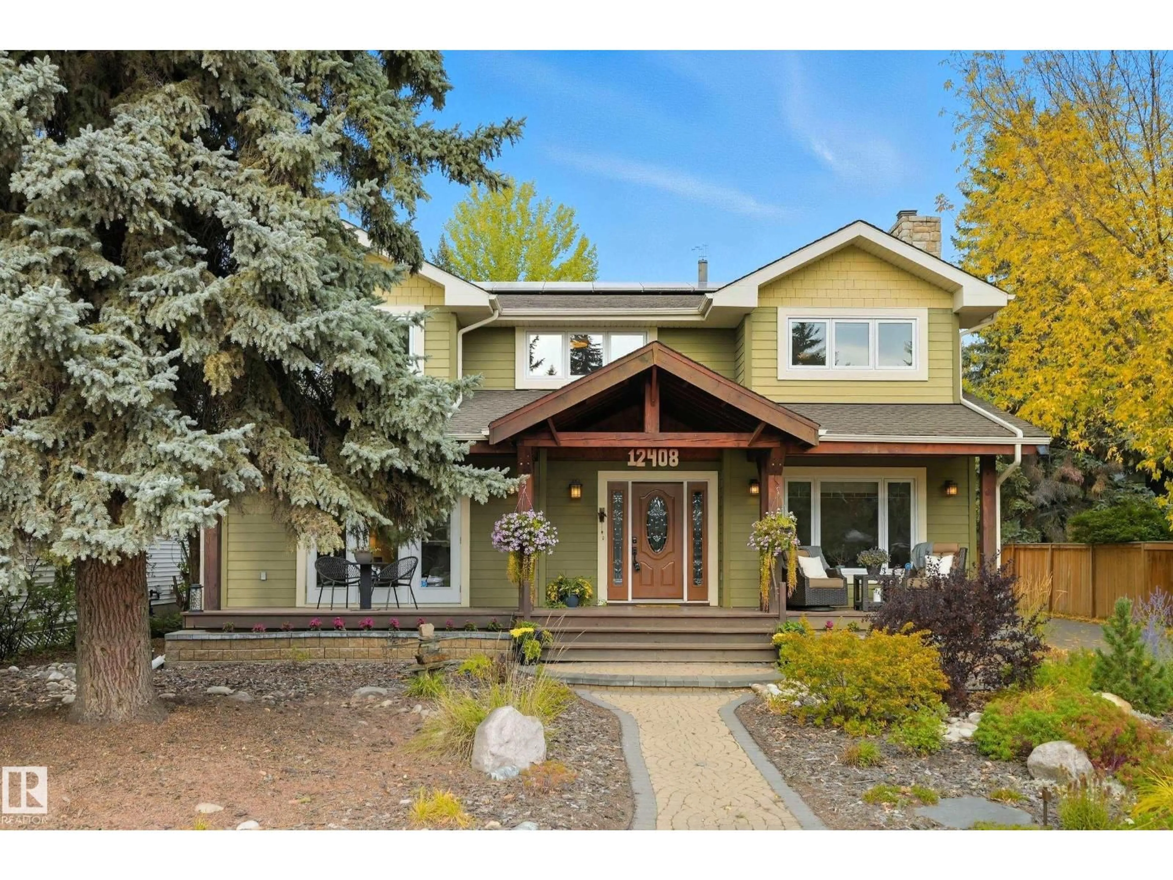 Home with vinyl exterior material, street for 12408 39 AV, Edmonton Alberta T6J0N2