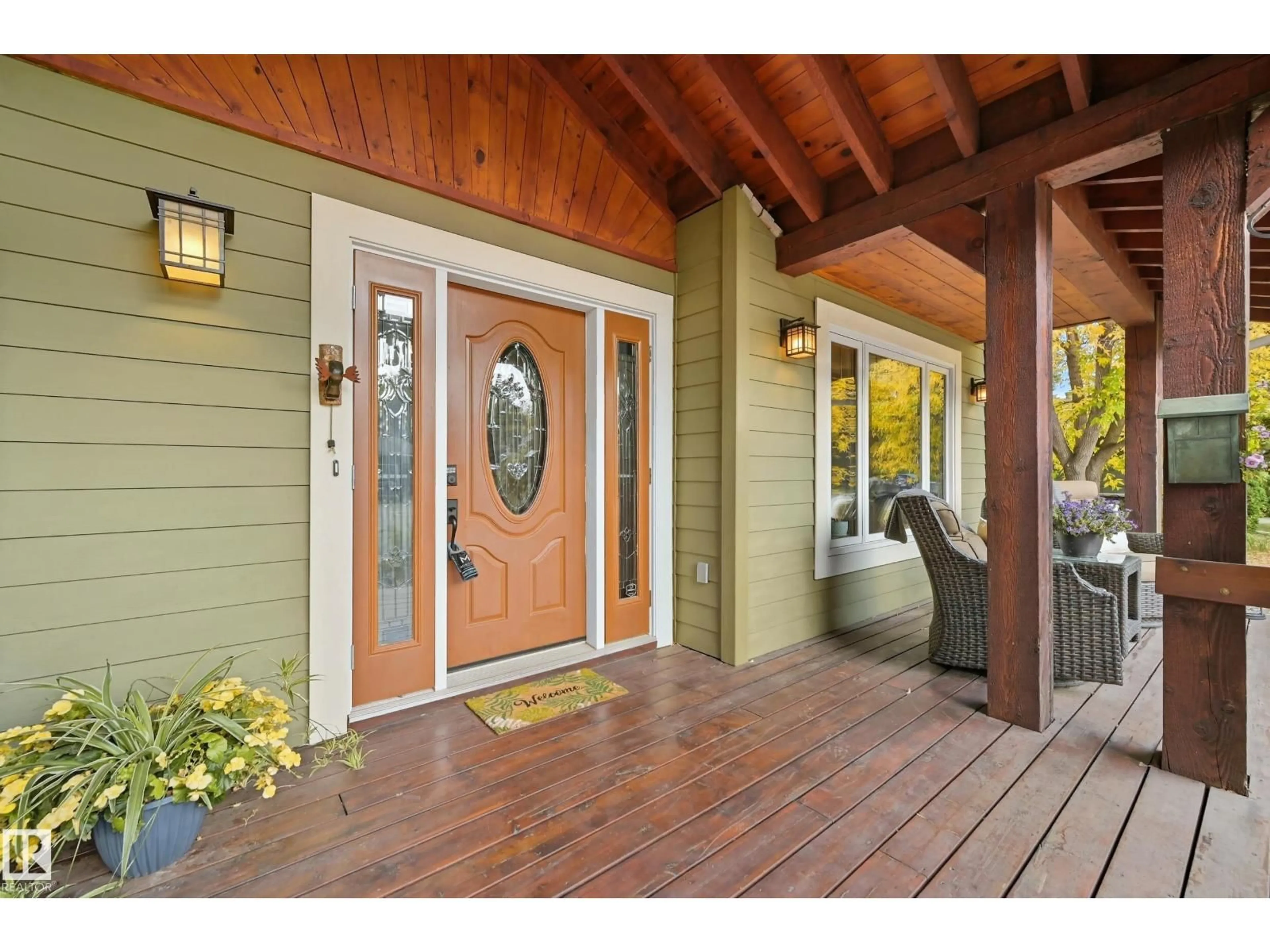 Indoor entryway for 12408 39 AV, Edmonton Alberta T6J0N2