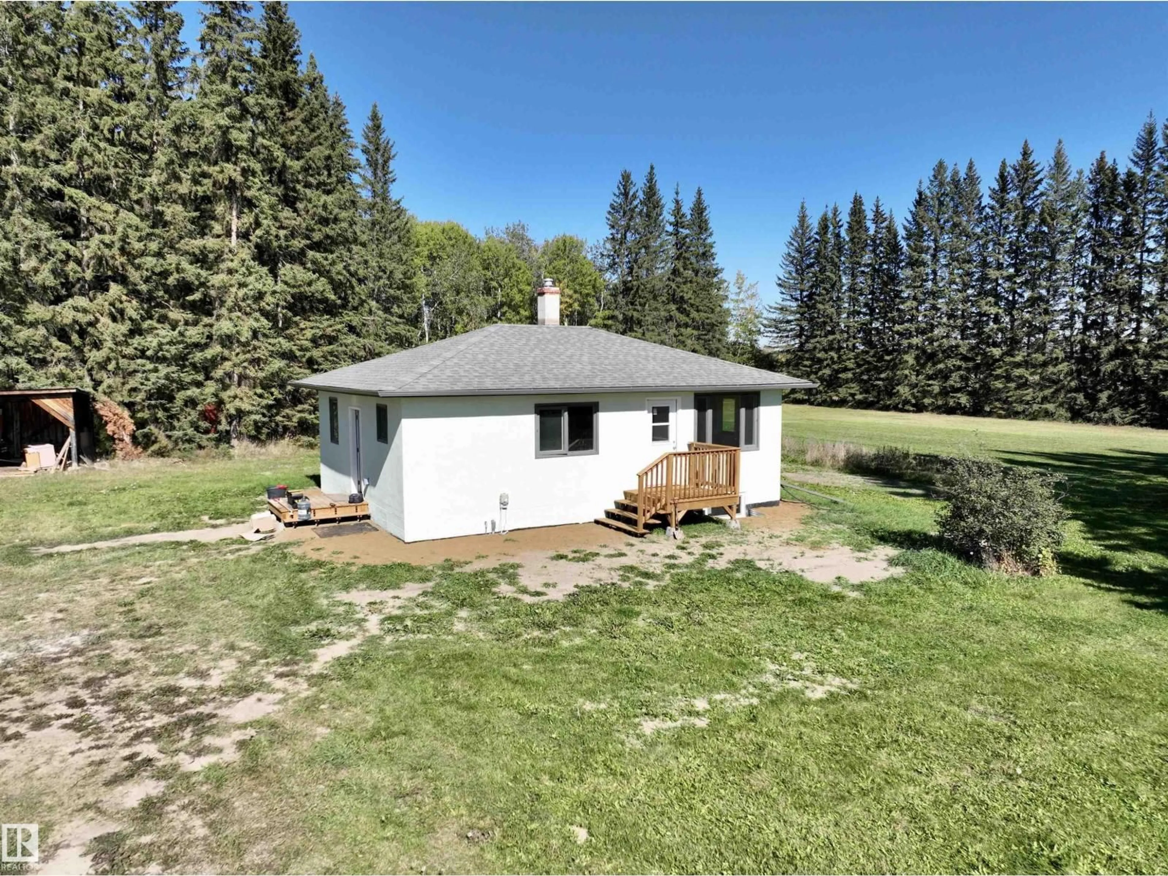 A pic from outside/outdoor area/front of a property/back of a property/a pic from drone, unknown for 60110 RR 140, Rural Smoky Lake County Alberta T0A3L0