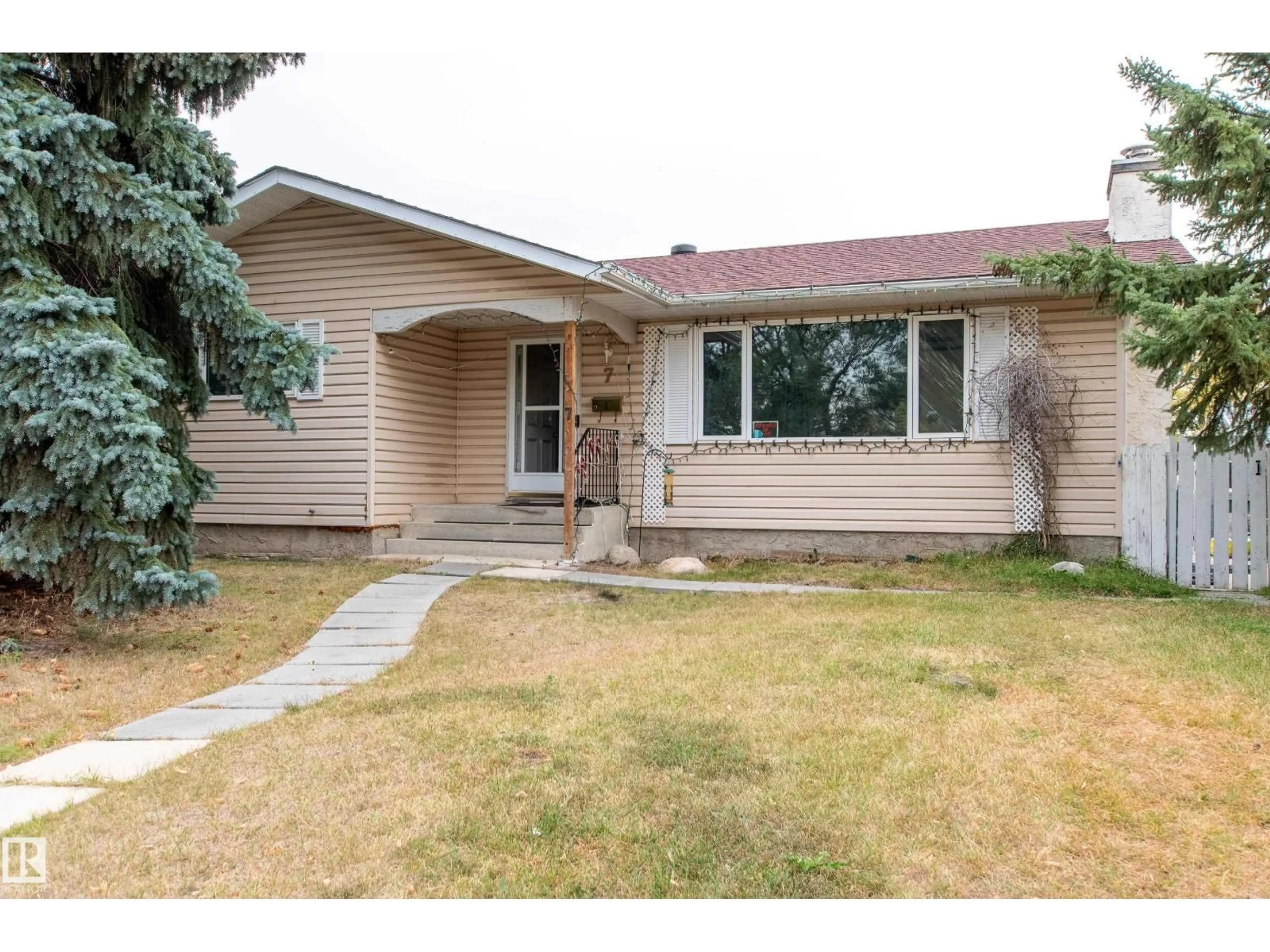 Home with vinyl exterior material, street for 7 EKOTA CR, Edmonton Alberta T6K2J6
