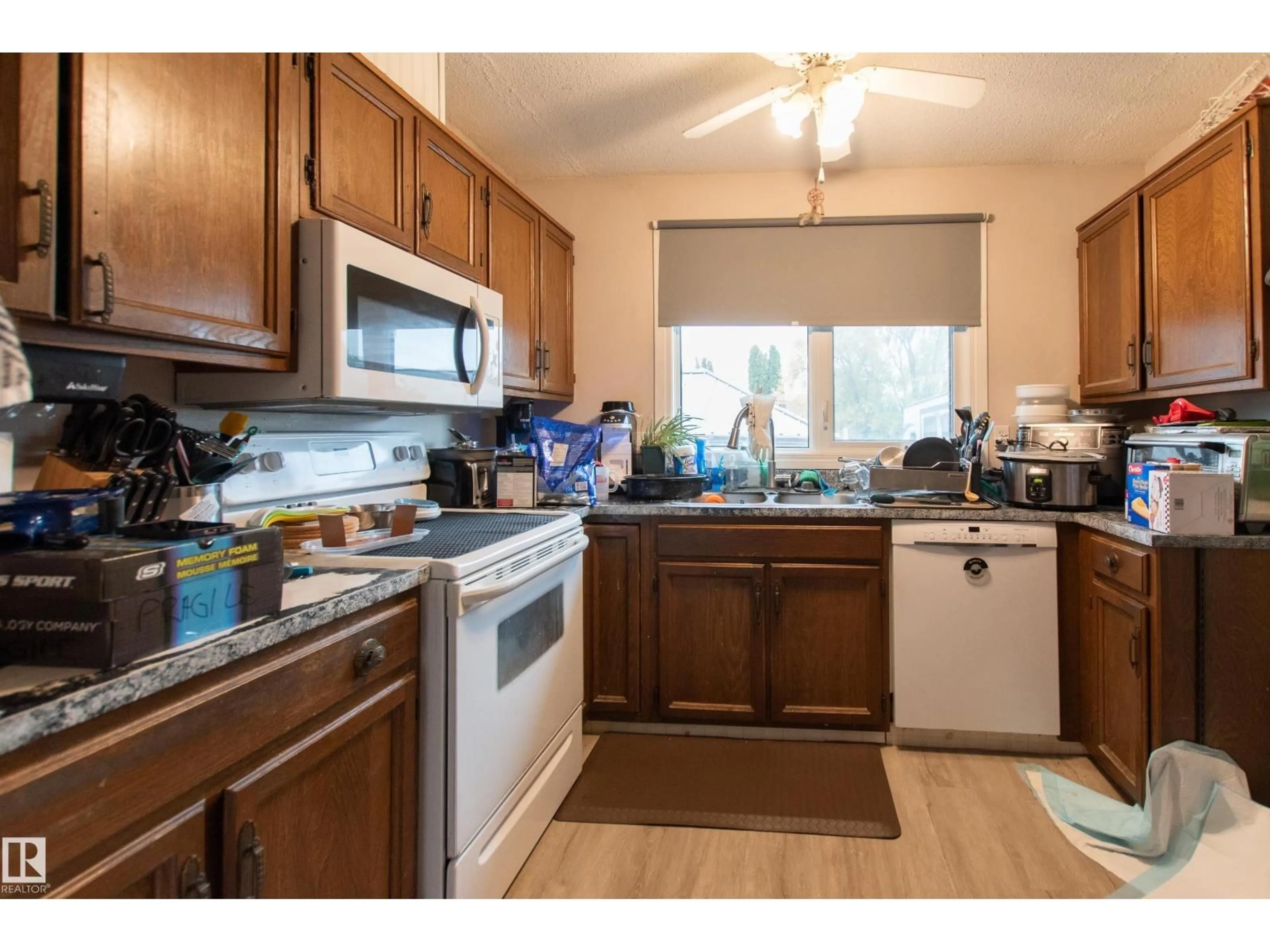 Standard kitchen, wood/laminate floor for 7 EKOTA CR, Edmonton Alberta T6K2J6