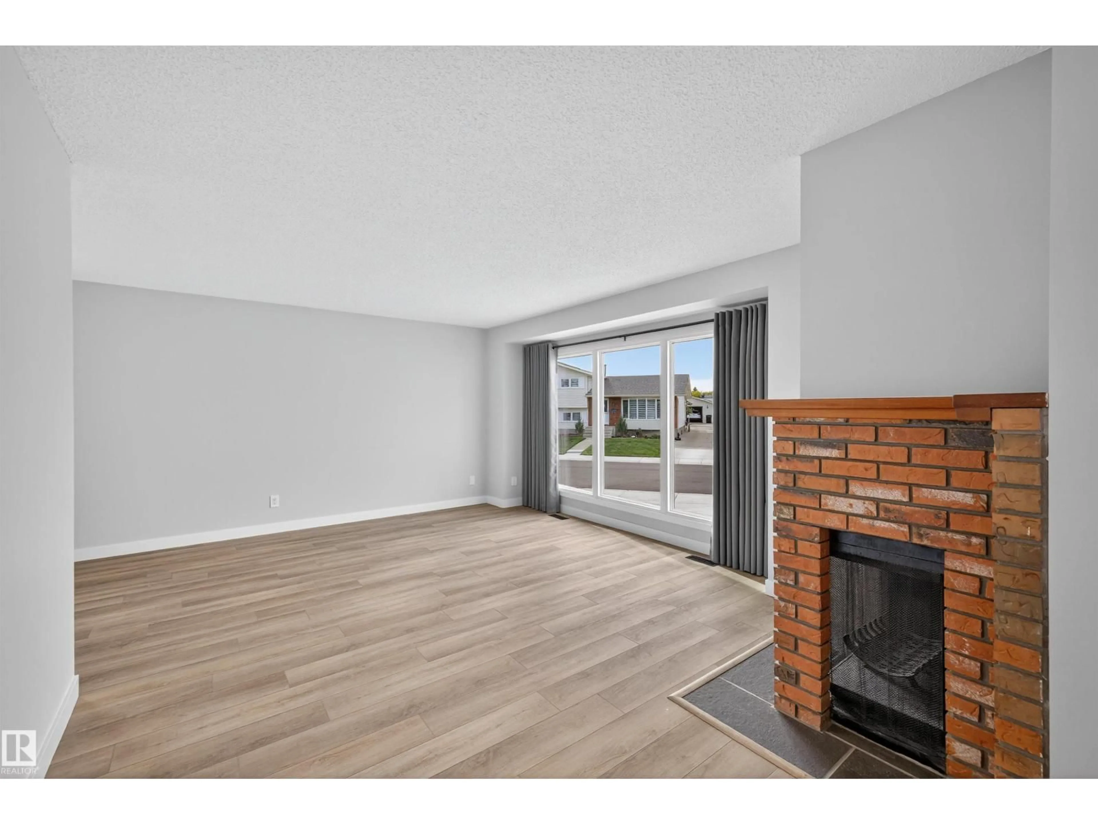A pic of a room for 13815 35 ST, Edmonton Alberta T5Y2E7