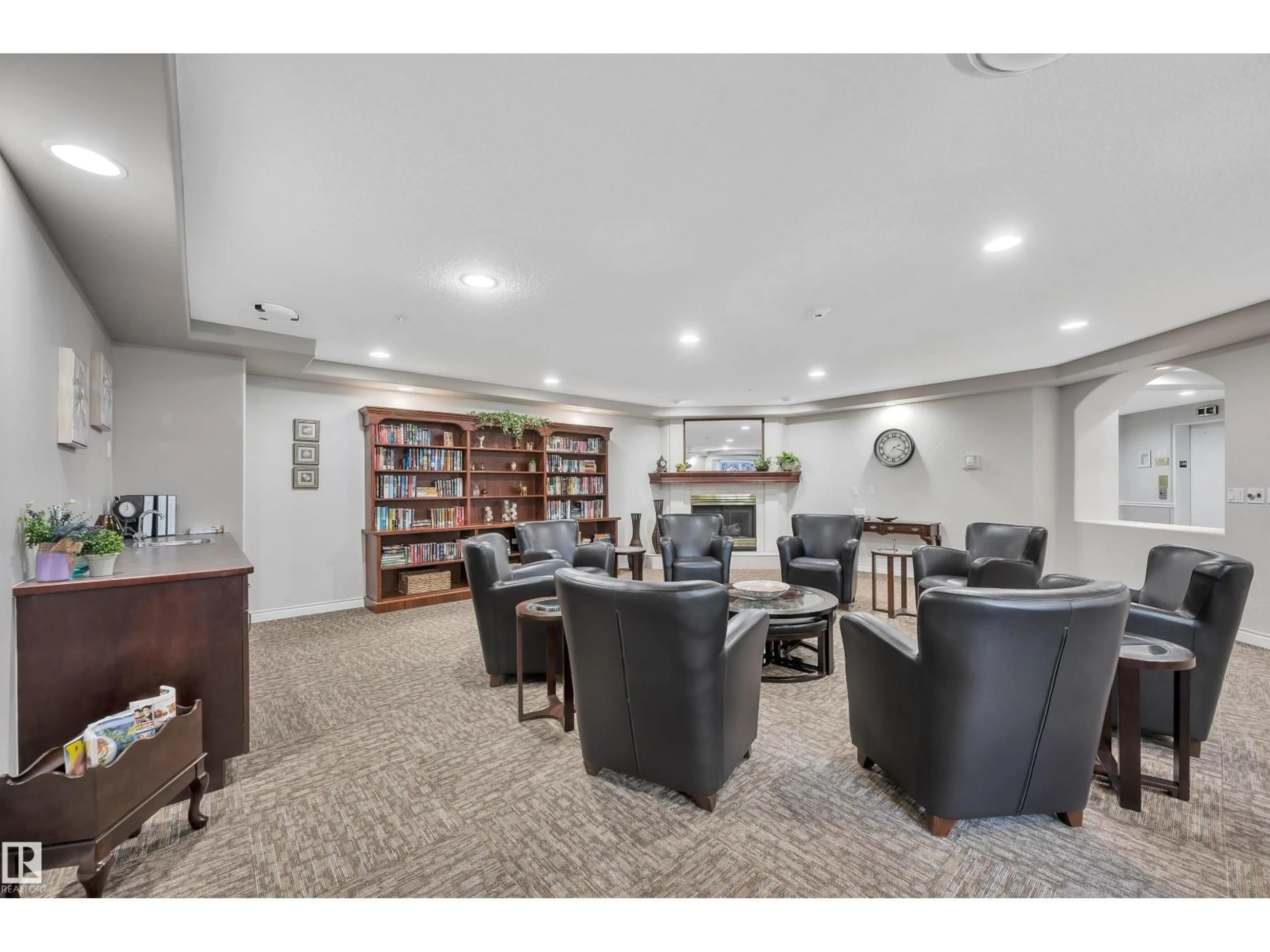 Lobby for 302 - 302 CRYSTAL LN, Sherwood Park Alberta T8H1W6