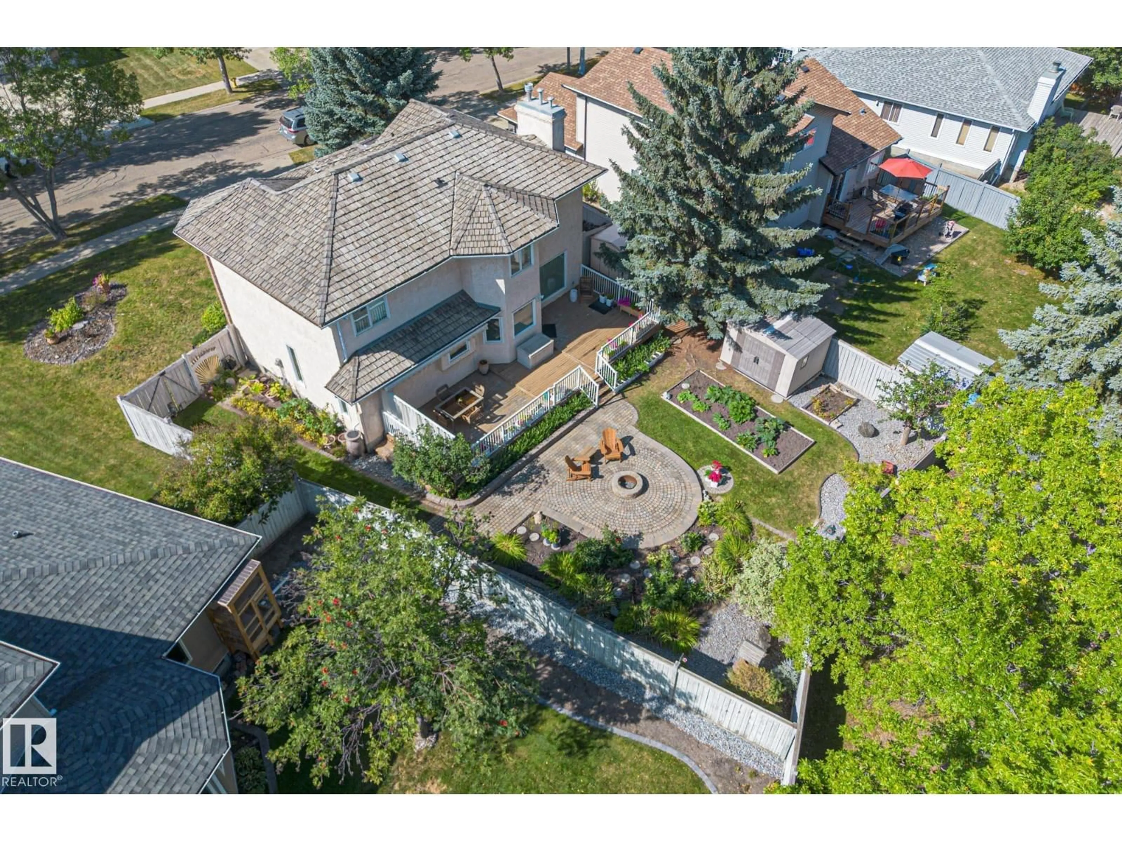 A pic from outside/outdoor area/front of a property/back of a property/a pic from drone, street for 3 HARNOIS PL, St. Albert Alberta T8N5R2