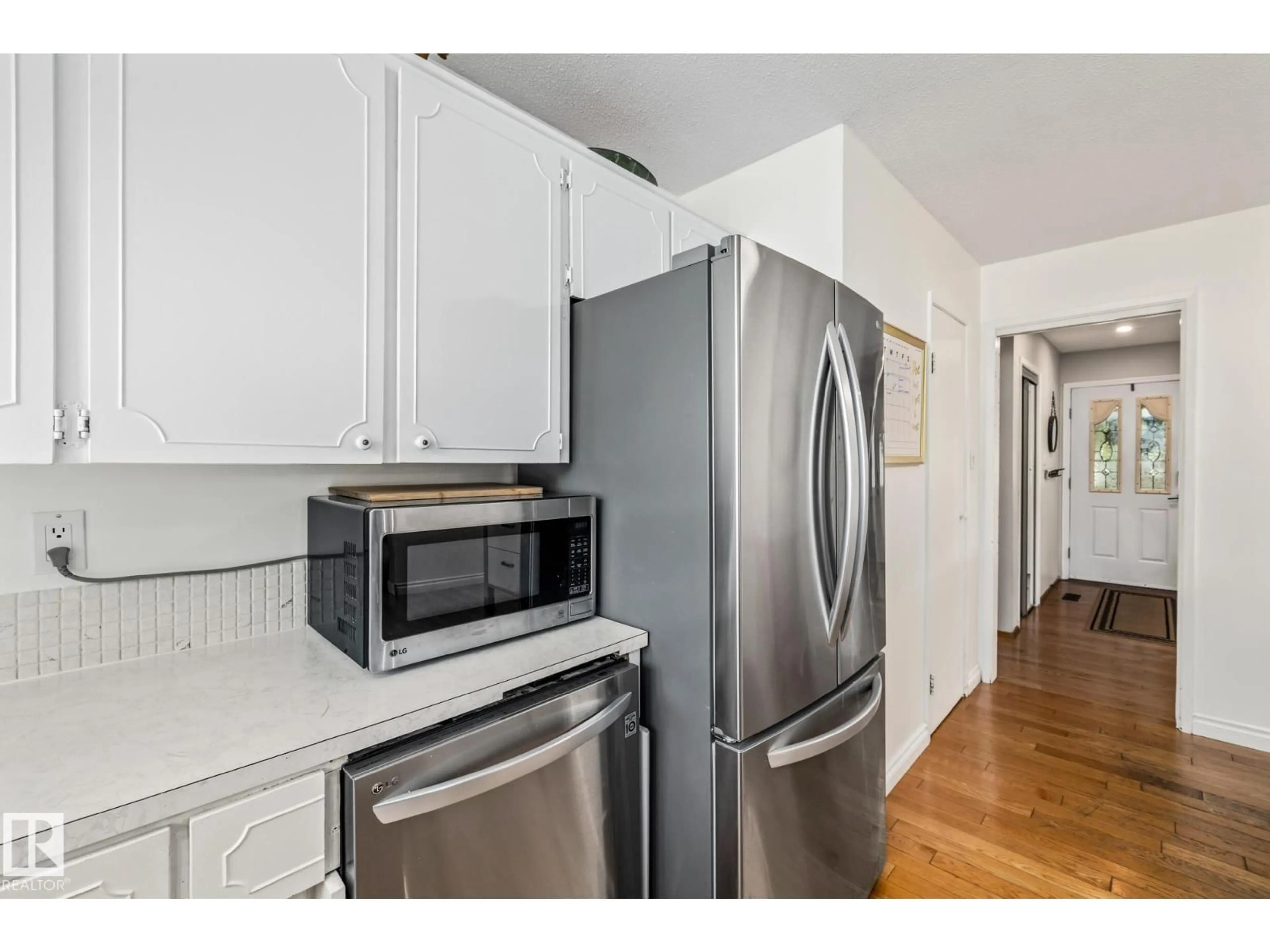 Standard kitchen, unknown for 18 BURNHAM AV, St. Albert Alberta T8N0A7