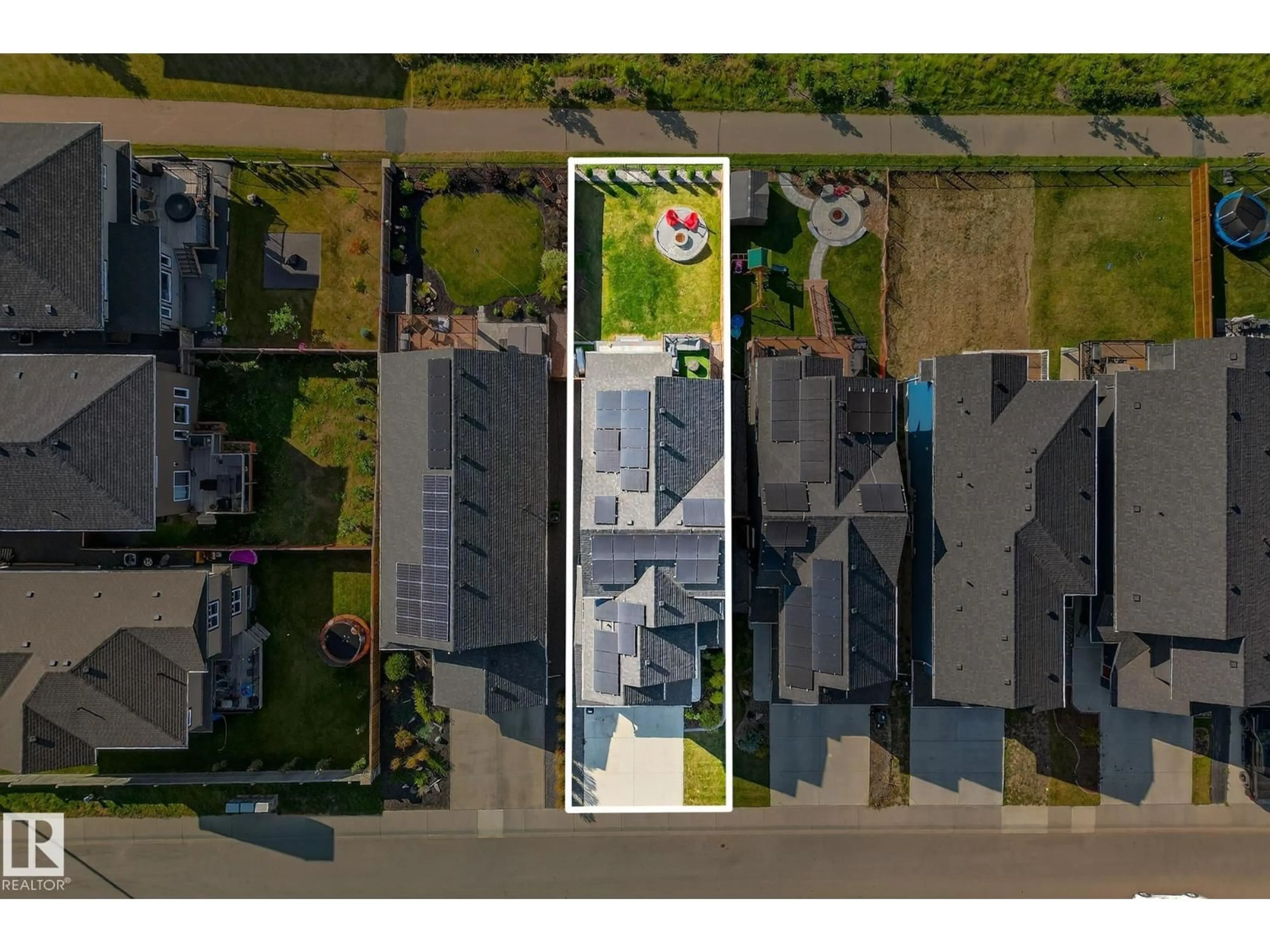 A pic from outside/outdoor area/front of a property/back of a property/a pic from drone, street for 520 MERLIN LANDING LD, Edmonton Alberta T5S0H5