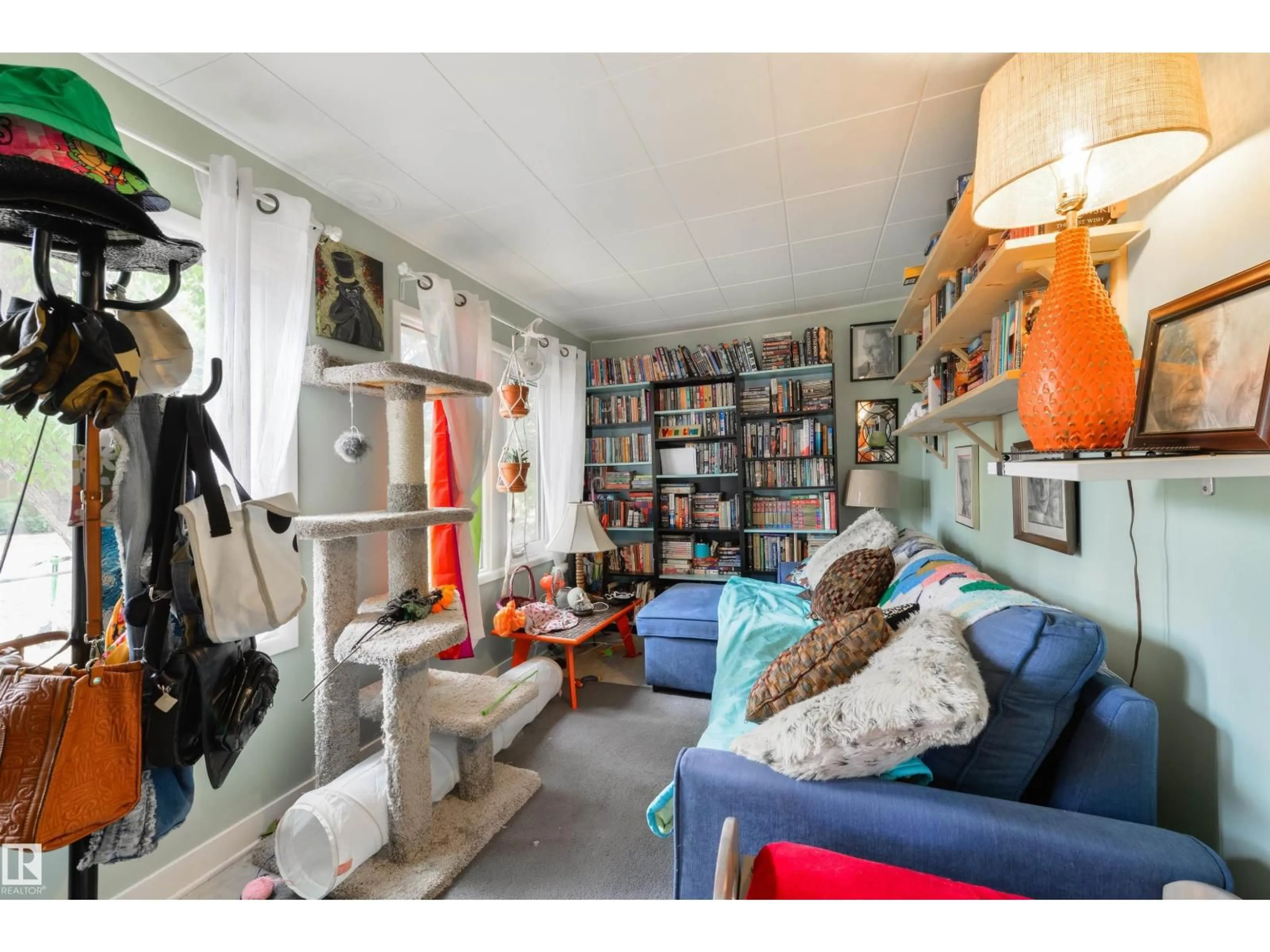 A pic of a room for 10526 74 AV, Edmonton Alberta T6E1G2