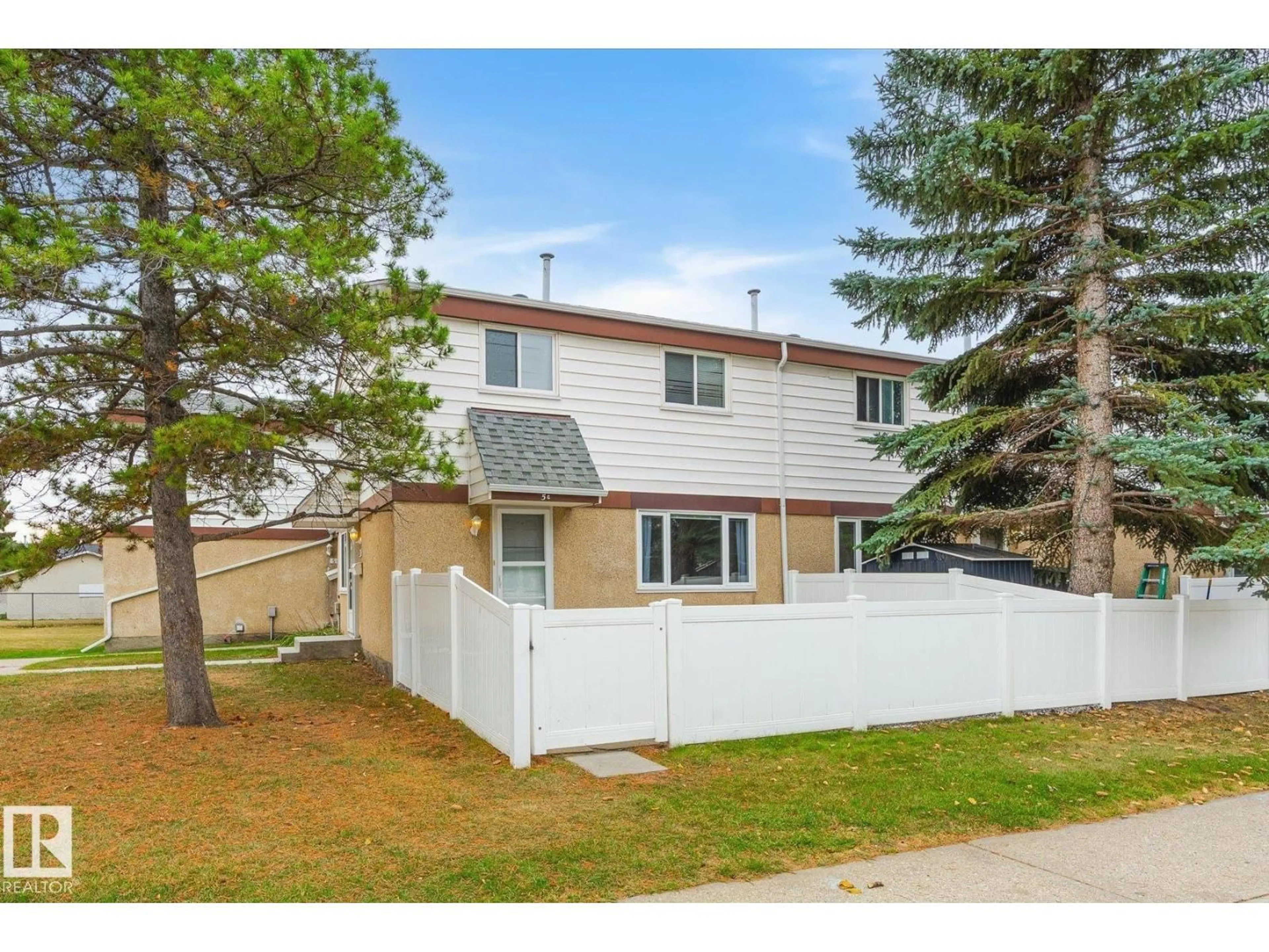Home with vinyl exterior material, street for 5C TWIN TC NW, Edmonton Alberta T6K1V4