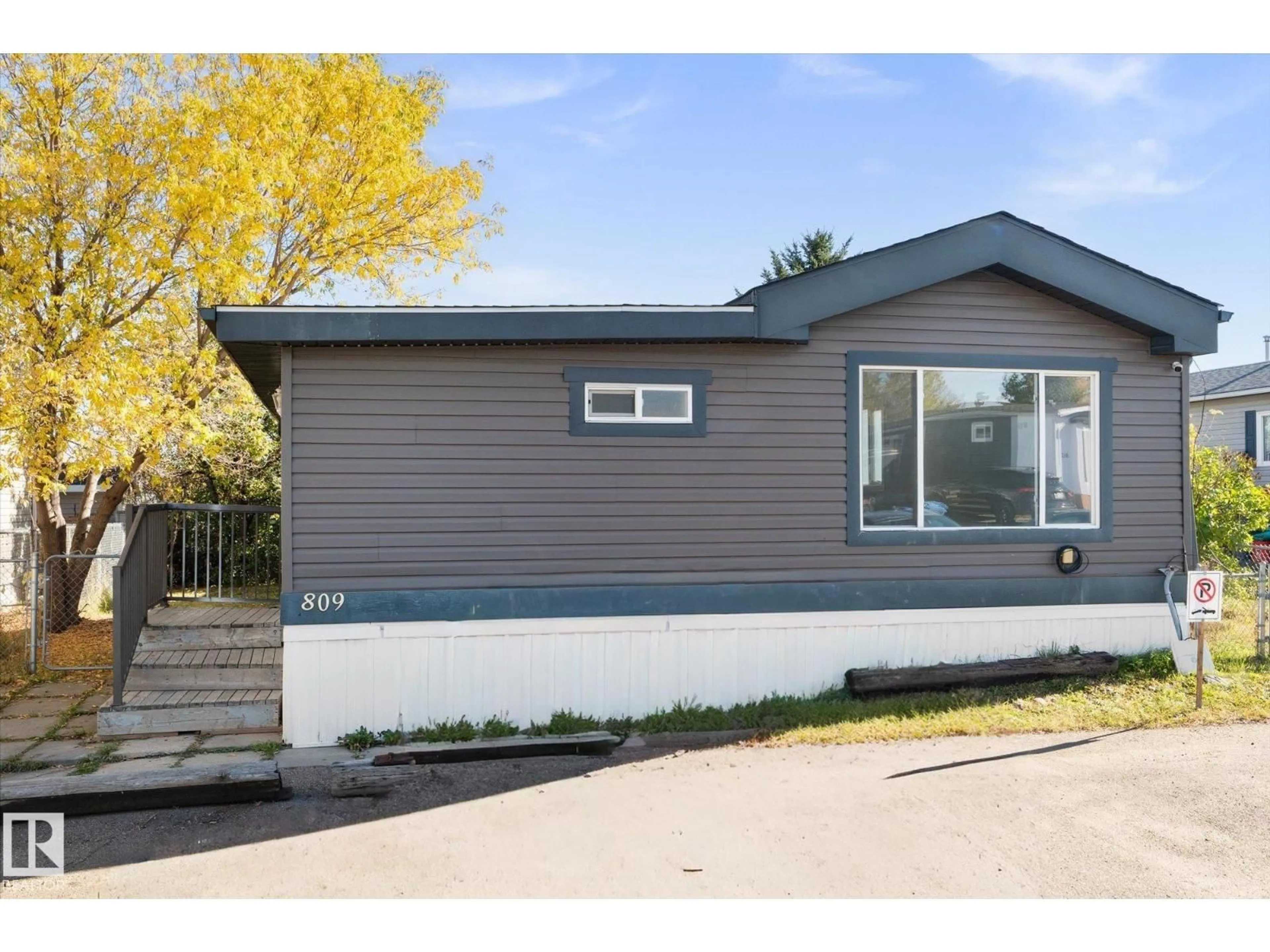 Home with vinyl exterior material, street for 809 53222 RGE RD 272, Rural Parkland County Alberta T7X3R2
