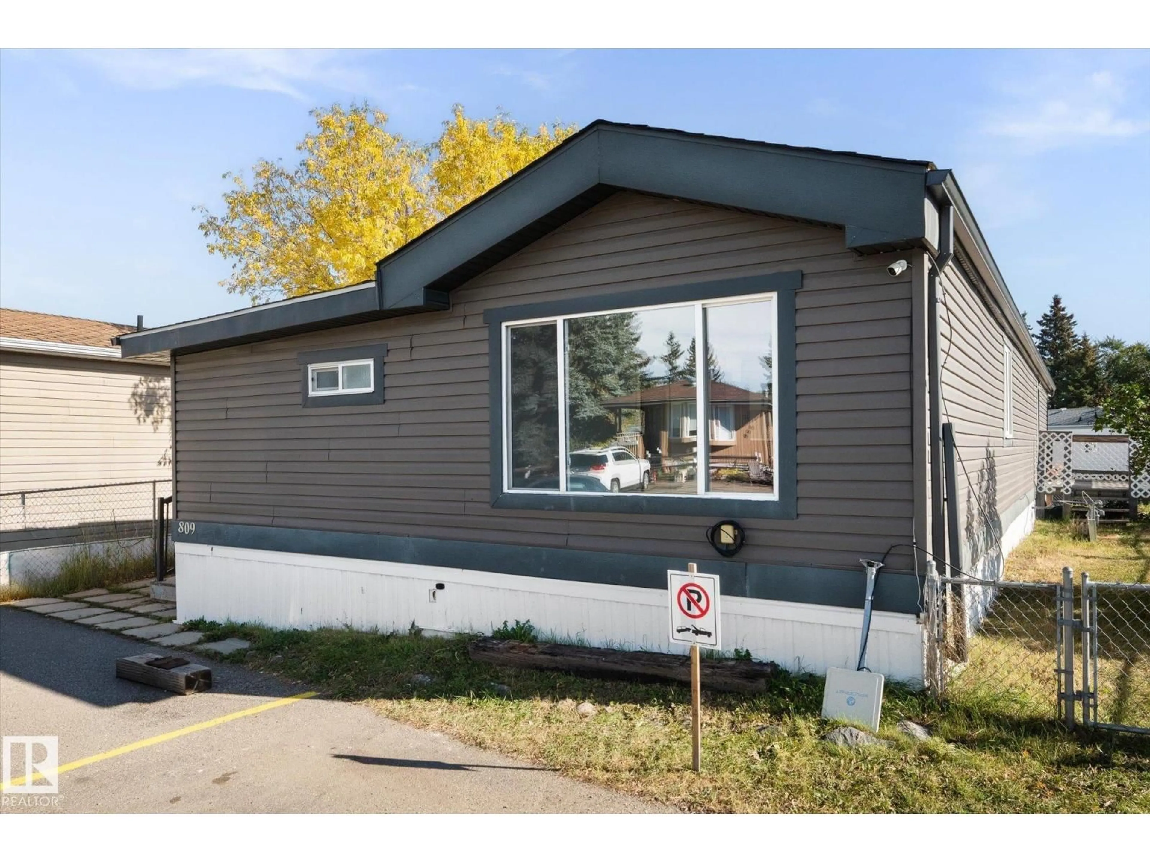 Home with vinyl exterior material, street for 809 53222 RGE RD 272, Rural Parkland County Alberta T7X3R2