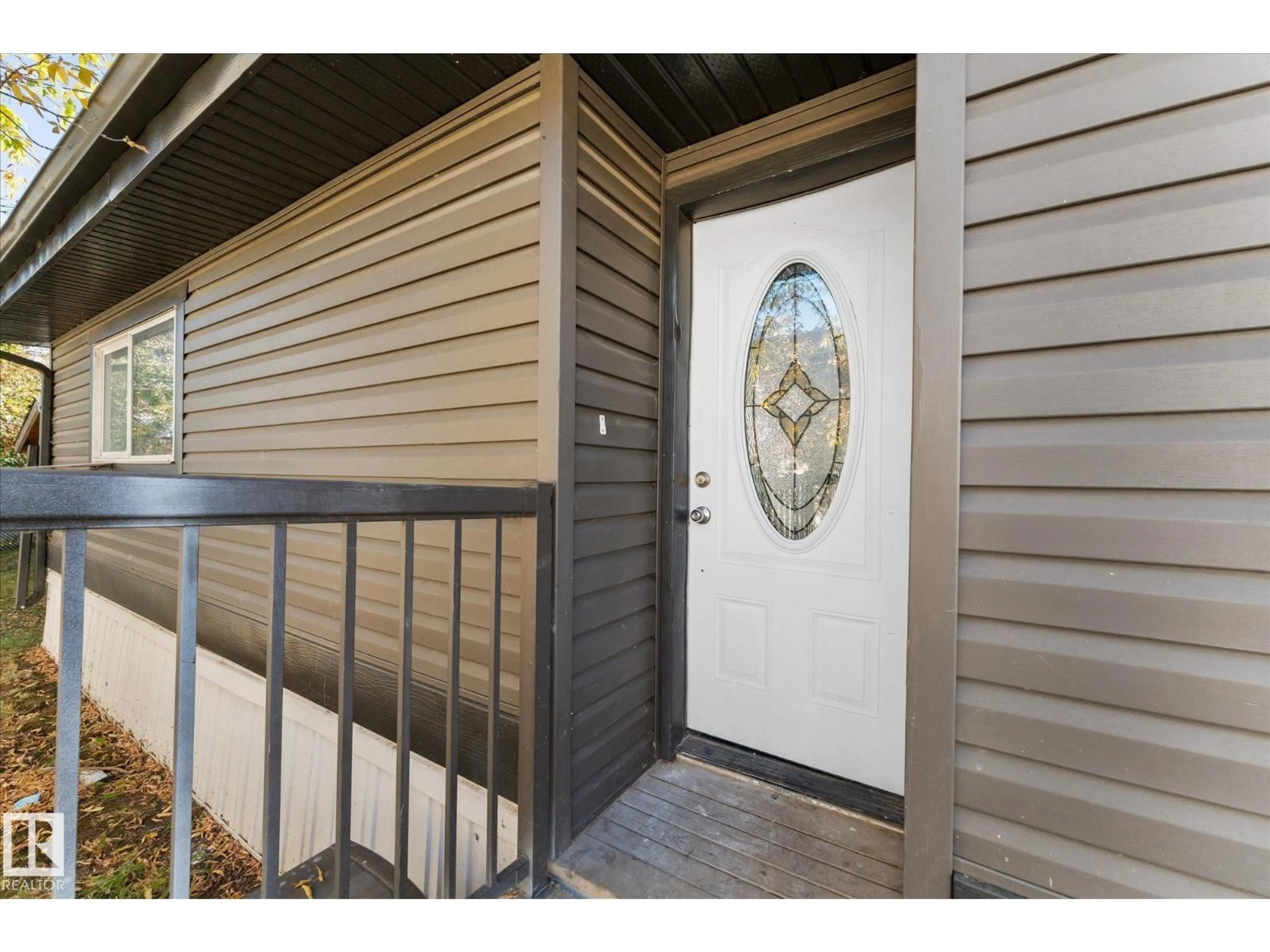 Indoor entryway for 809 53222 RGE RD 272, Rural Parkland County Alberta T7X3R2