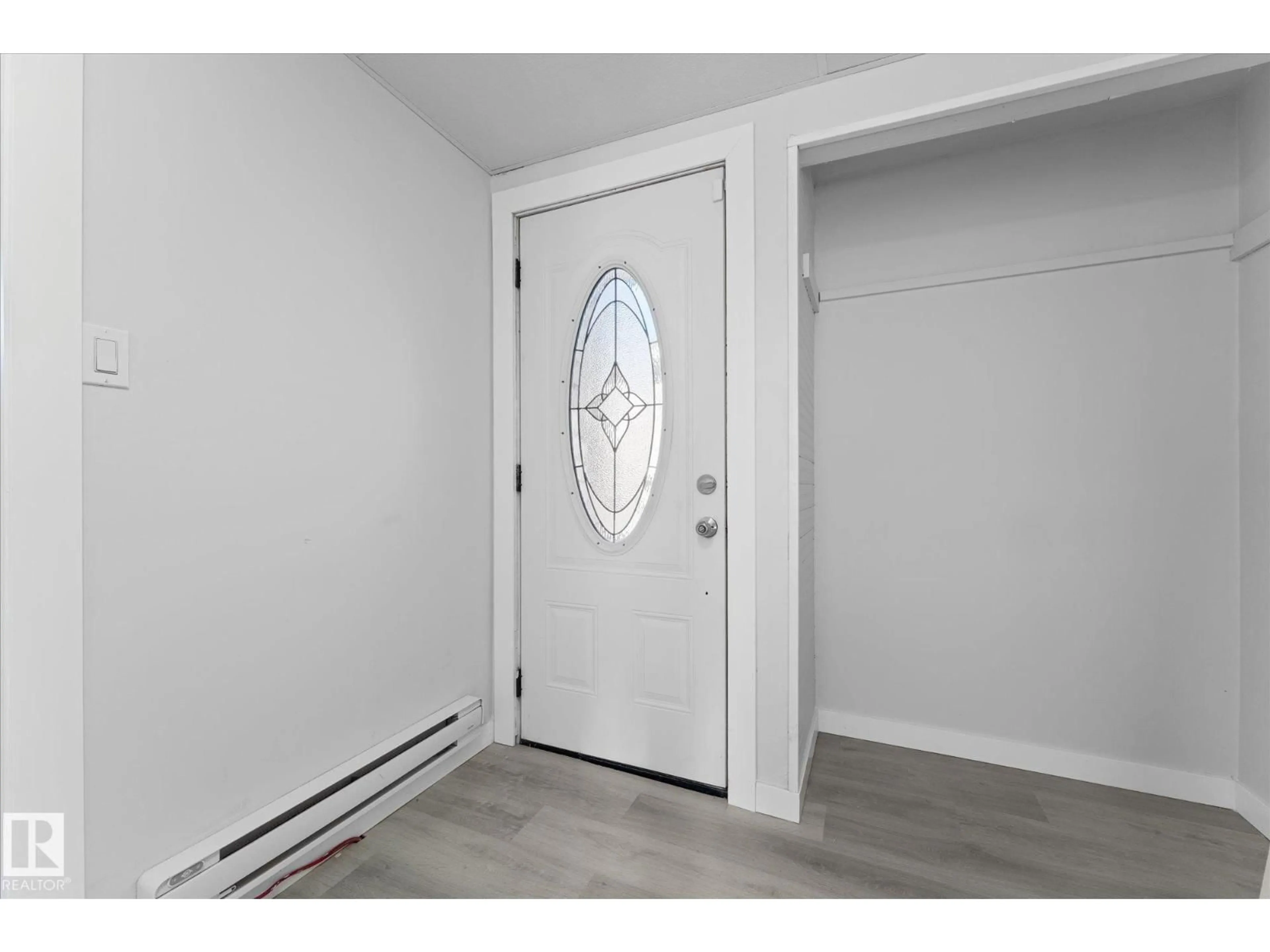 Indoor entryway for 809 53222 RGE RD 272, Rural Parkland County Alberta T7X3R2
