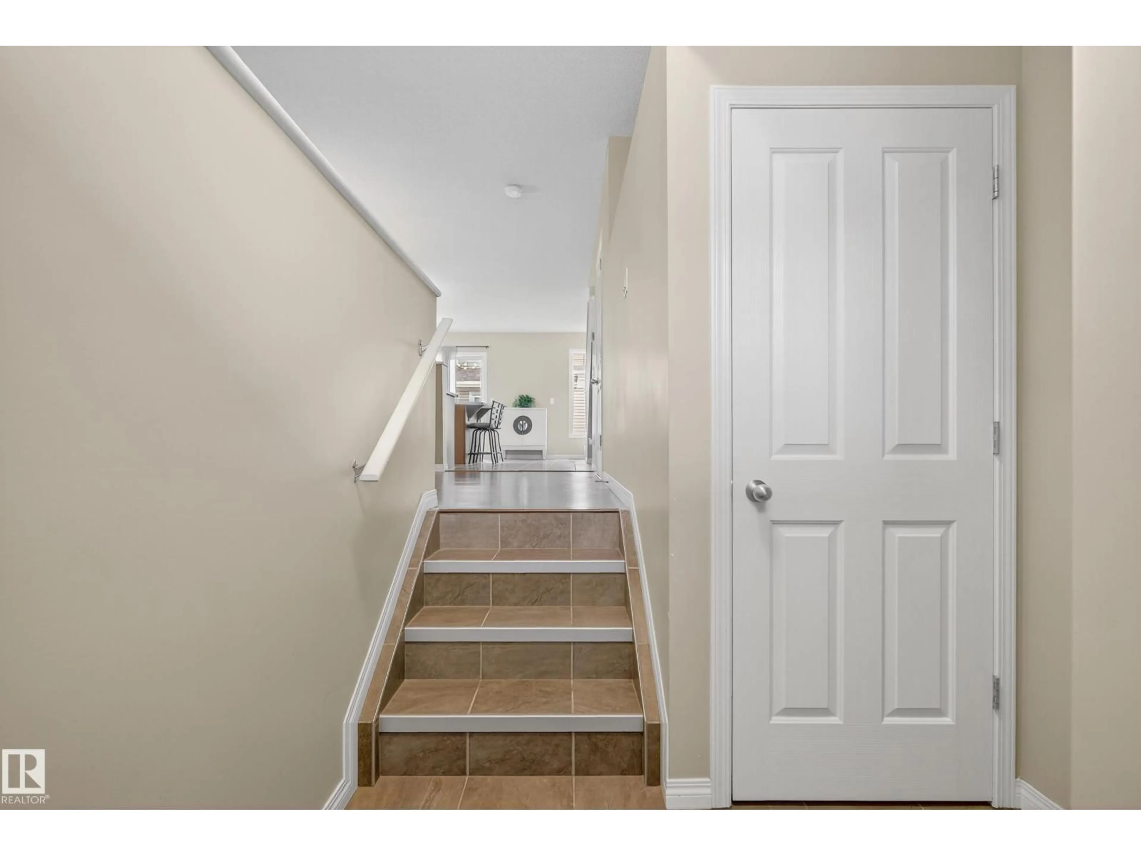 Indoor entryway for 166 - 1804 70 ST, Edmonton Alberta T6X0H4