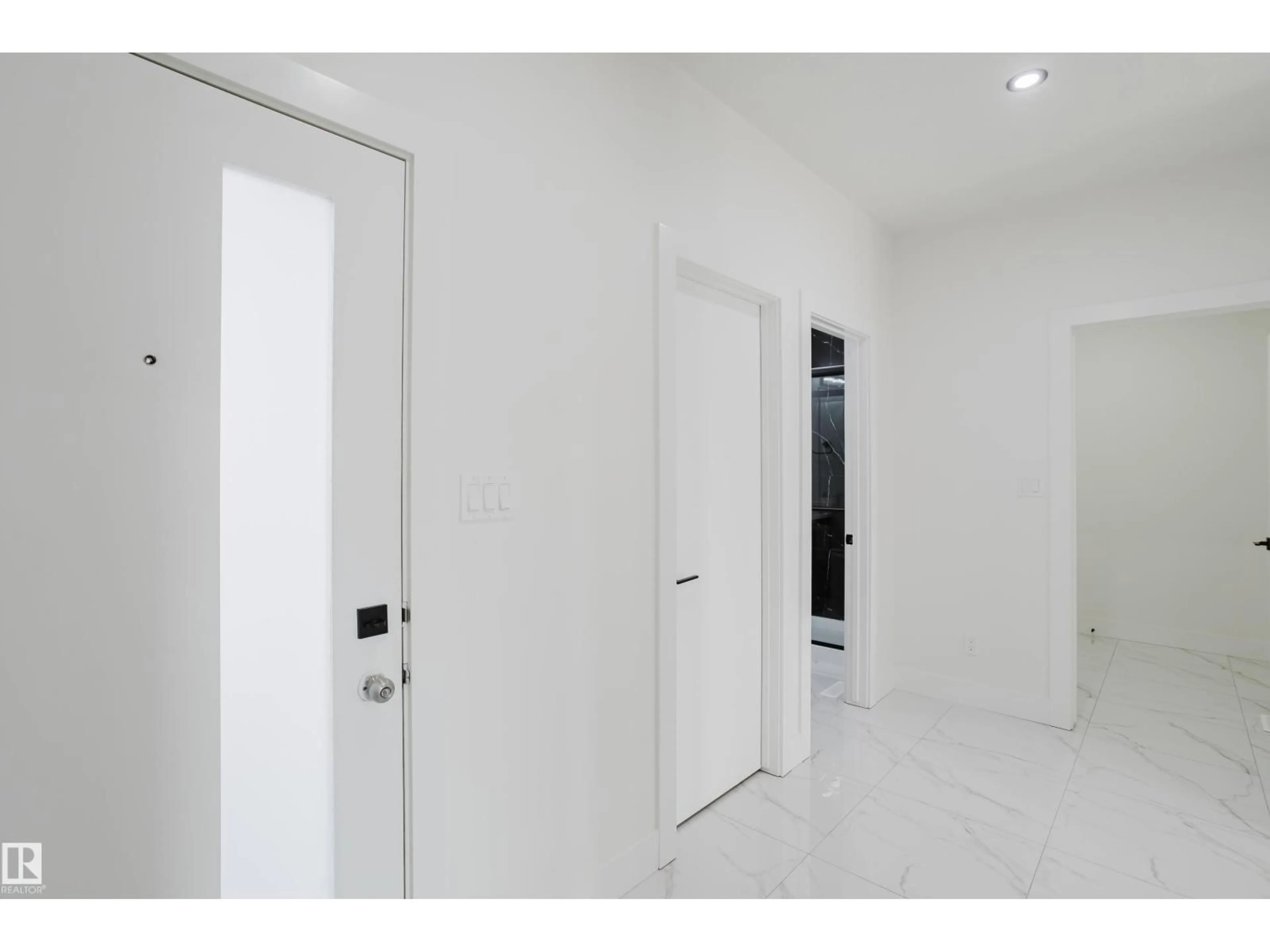 Unknown for SW - 152 25 ST, Edmonton Alberta T6X3K3