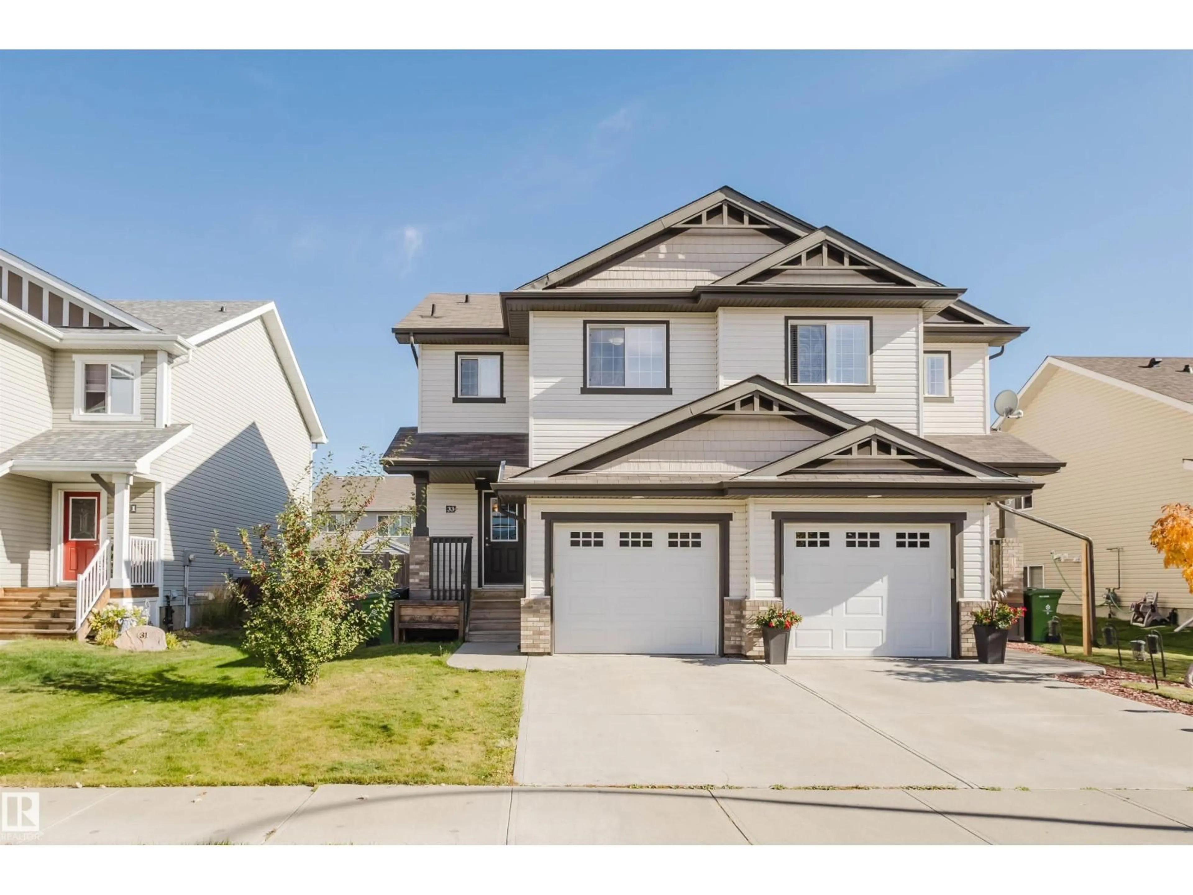Home with vinyl exterior material, street for 33 CATALINA CT, Fort Saskatchewan Alberta T8L0K5
