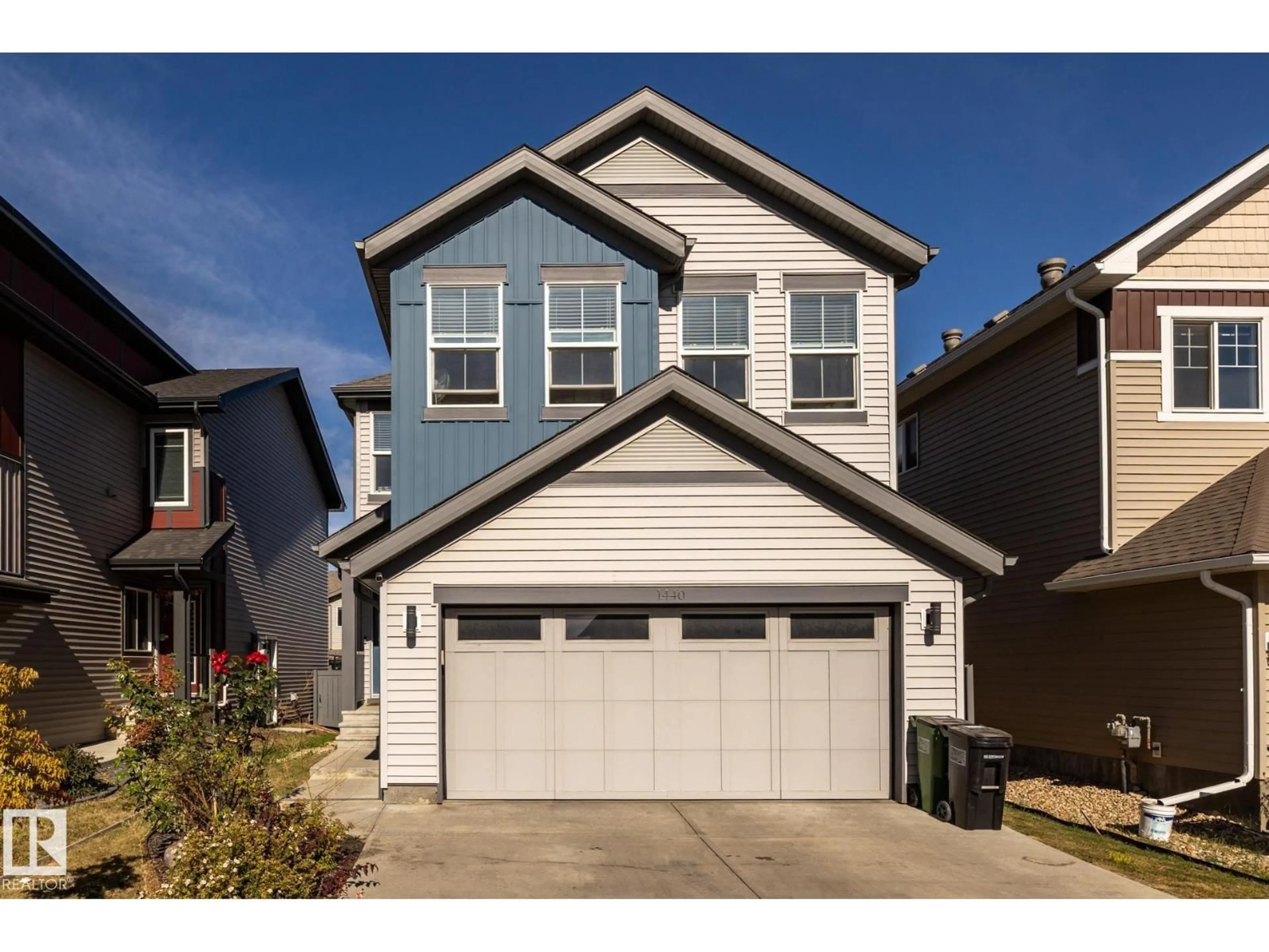 Home with vinyl exterior material, street for 1440 DARBY GREEN SW, Edmonton Alberta T6W4N5