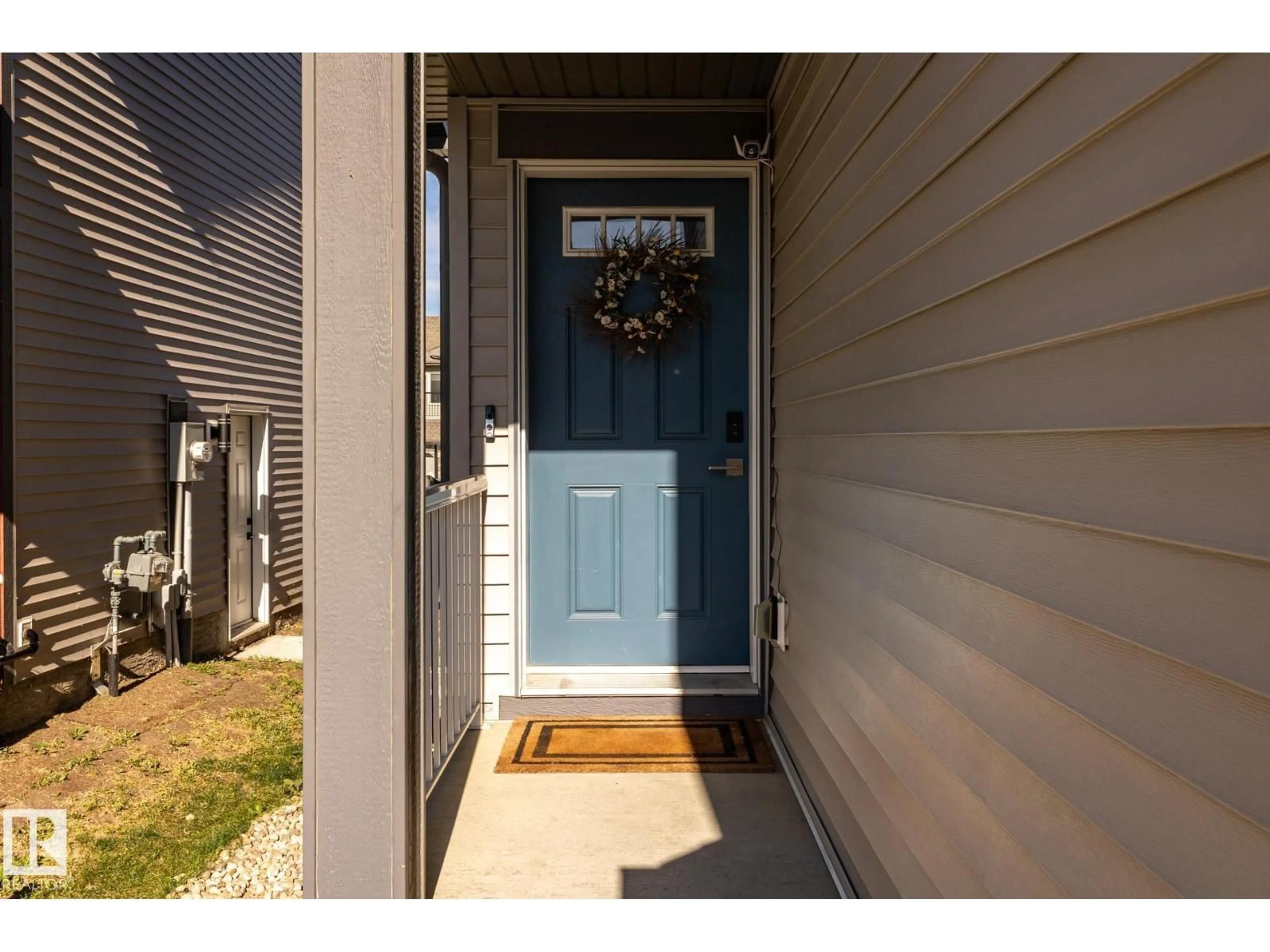 Indoor entryway for 1440 DARBY GREEN SW, Edmonton Alberta T6W4N5
