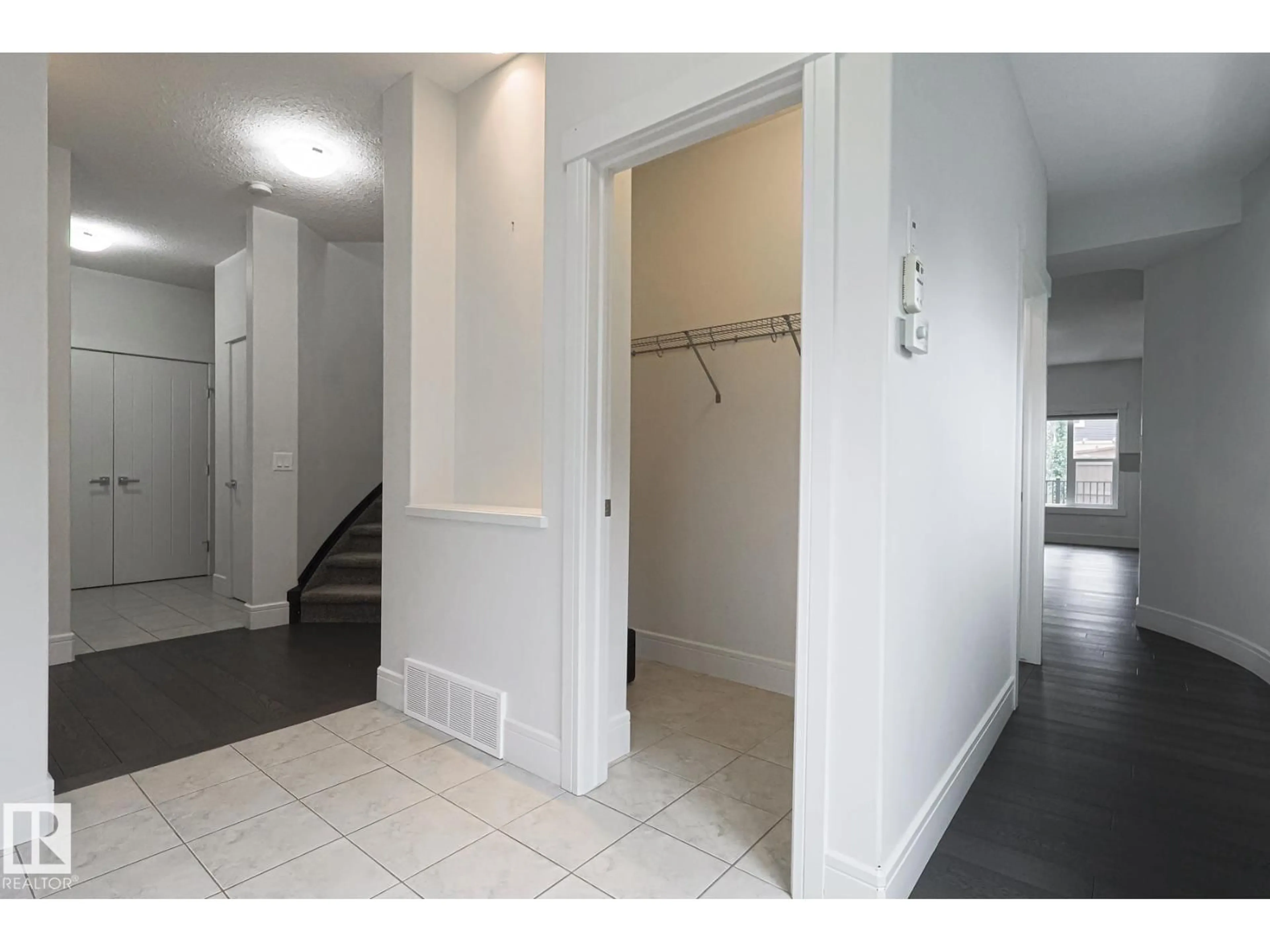 Unknown for 3167 WINSPEAR CR, Edmonton Alberta T6X1S8