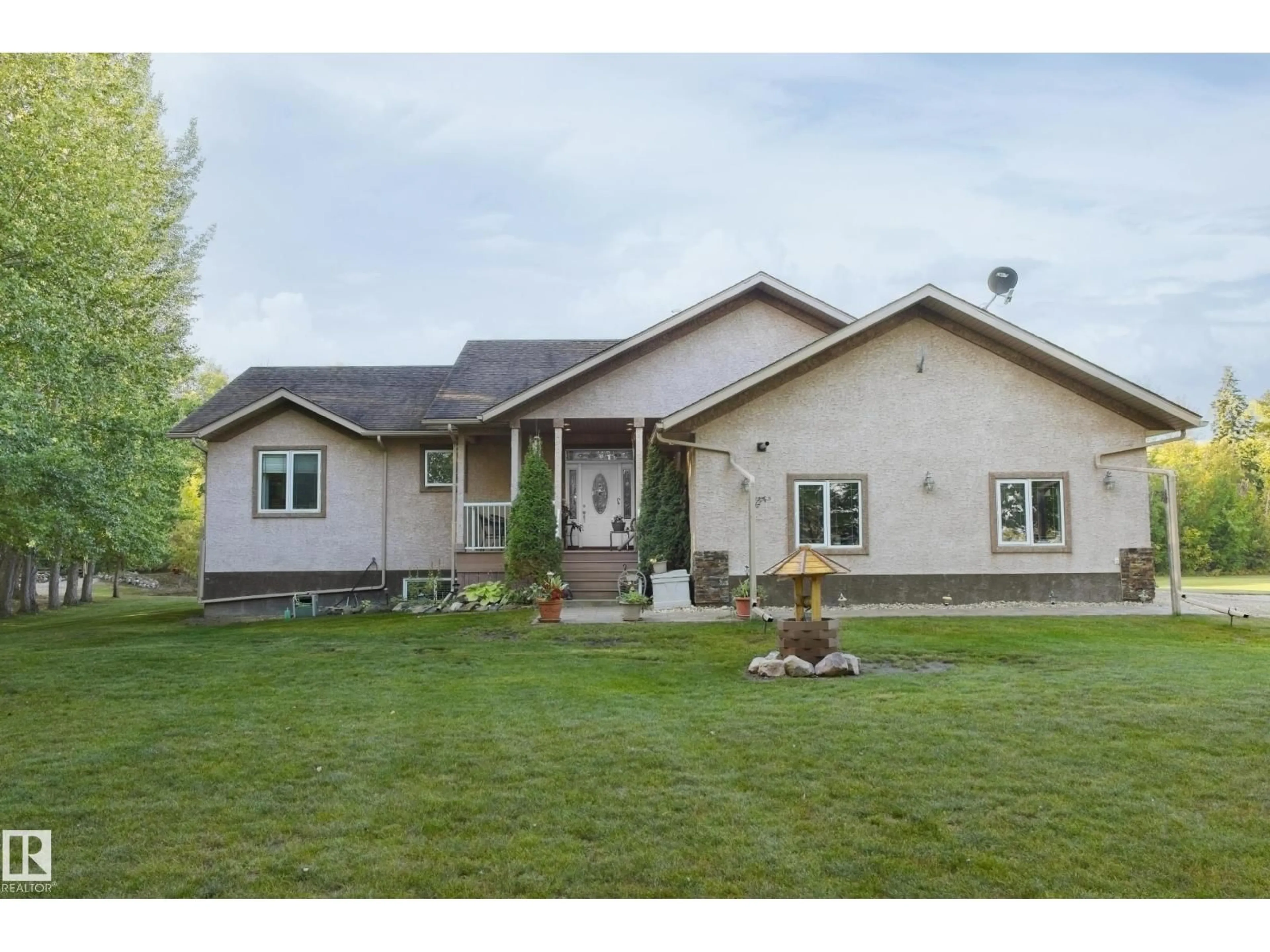 Home with vinyl exterior material, street for 59218A - 101 RGE RD 35, Rural Barrhead County Alberta T7N1N3