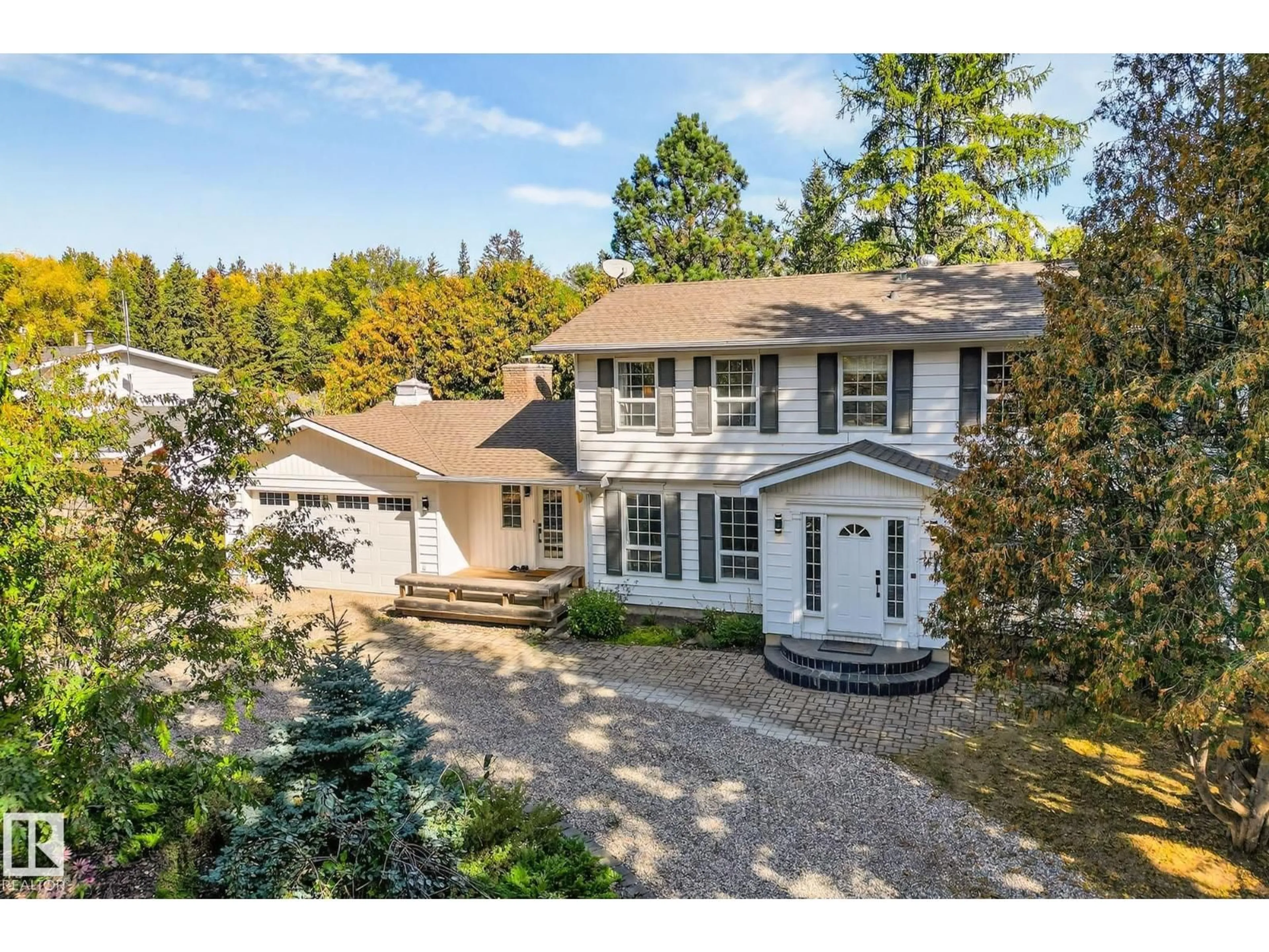 A pic from outside/outdoor area/front of a property/back of a property/a pic from drone, street for 116 GRANDISLE WY, Edmonton Alberta T6M2N7