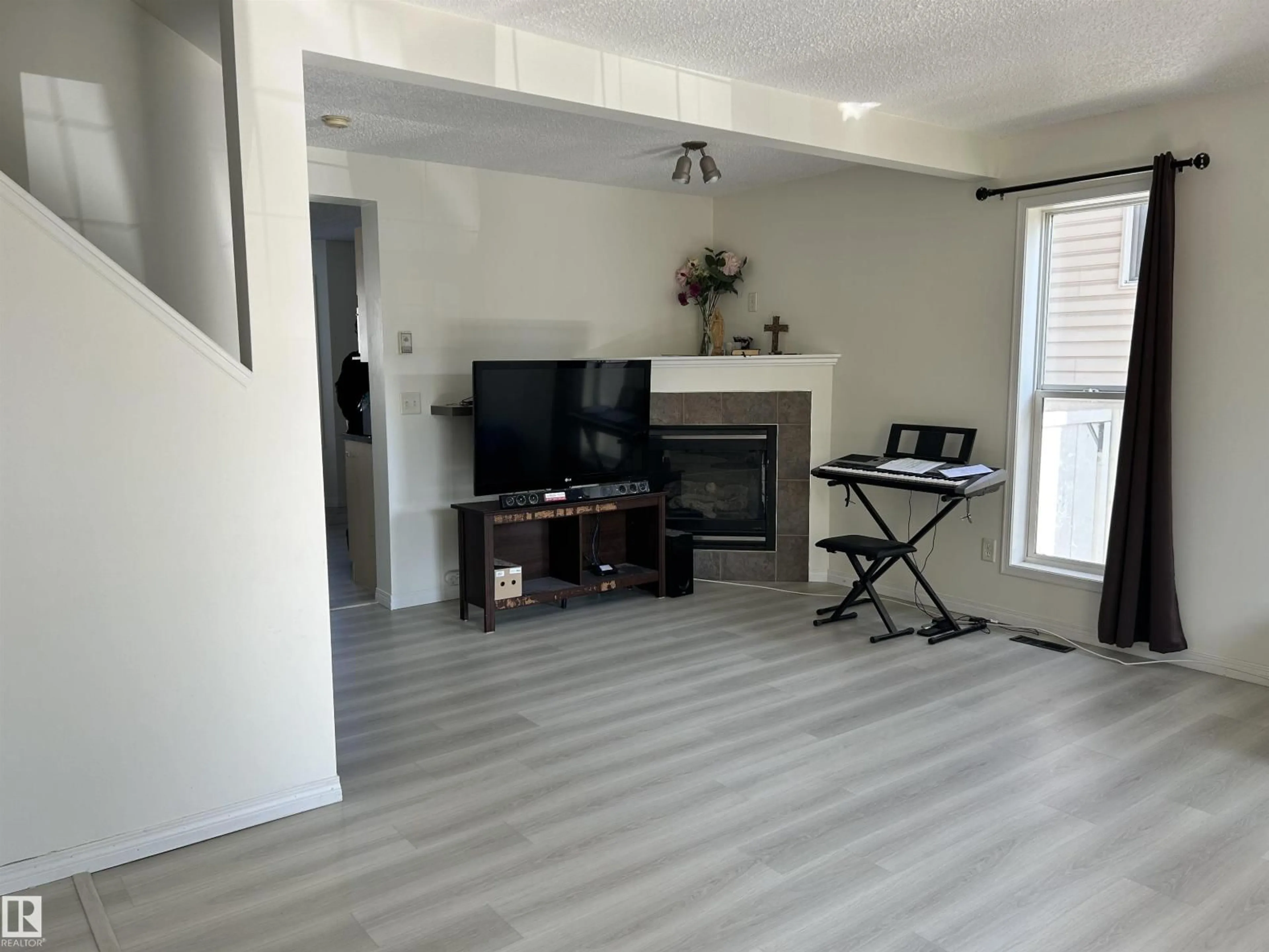 A pic of a room for 1914 37 AVE, Edmonton Alberta T6T1S7