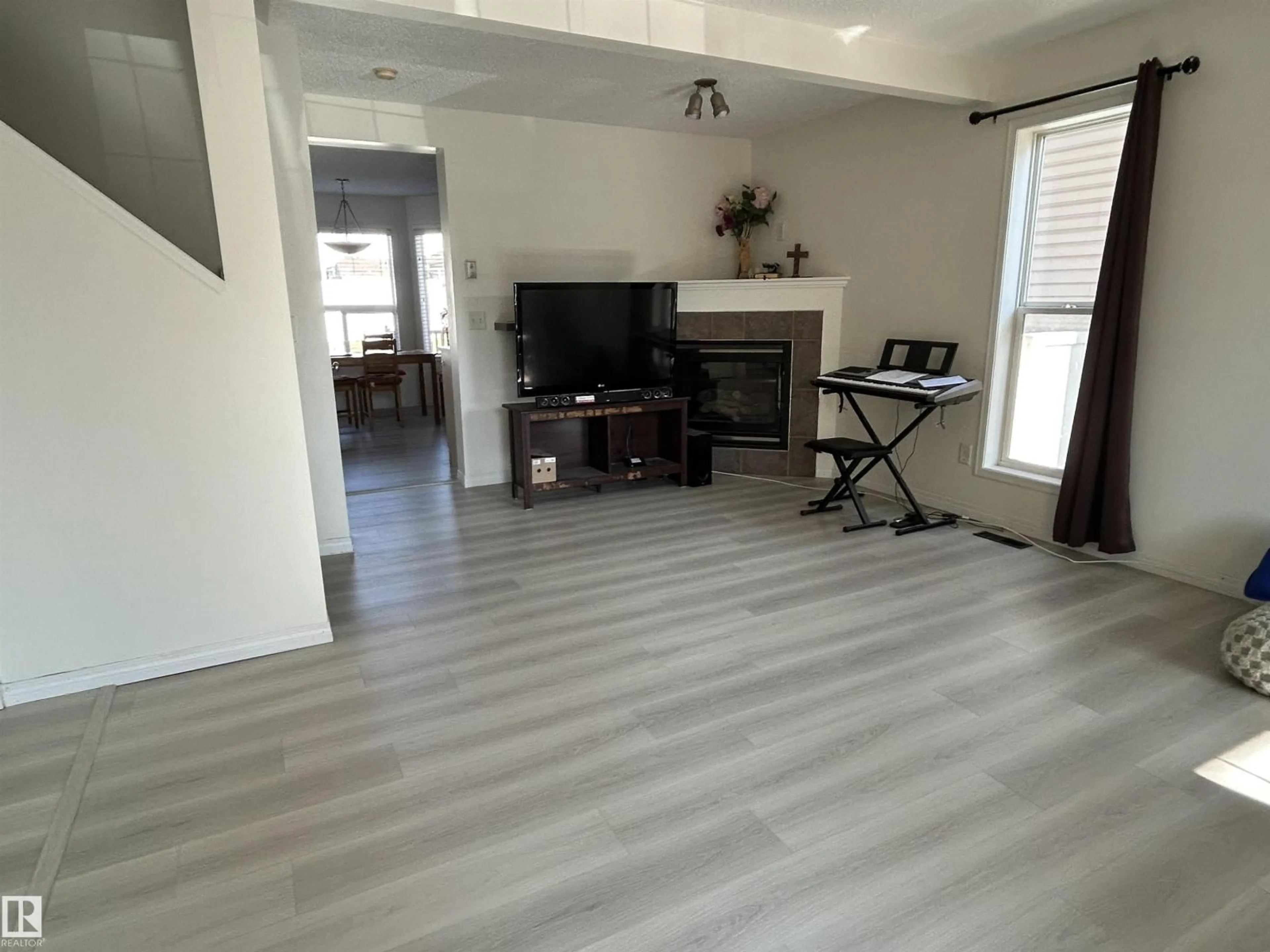 A pic of a room for 1914 37 AVE, Edmonton Alberta T6T1S7