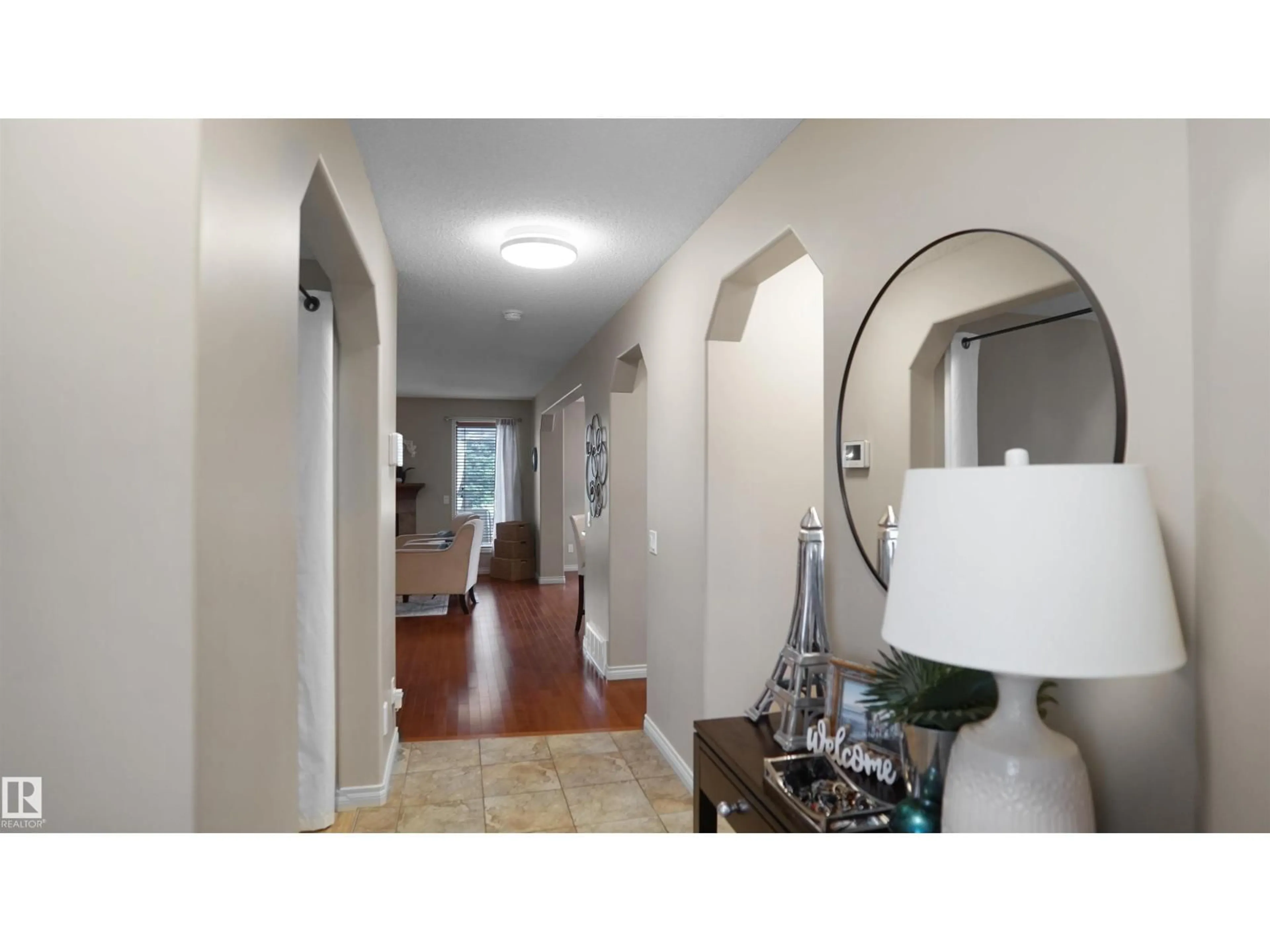 Indoor entryway for 20845 92A AV, Edmonton Alberta T5T3Z1