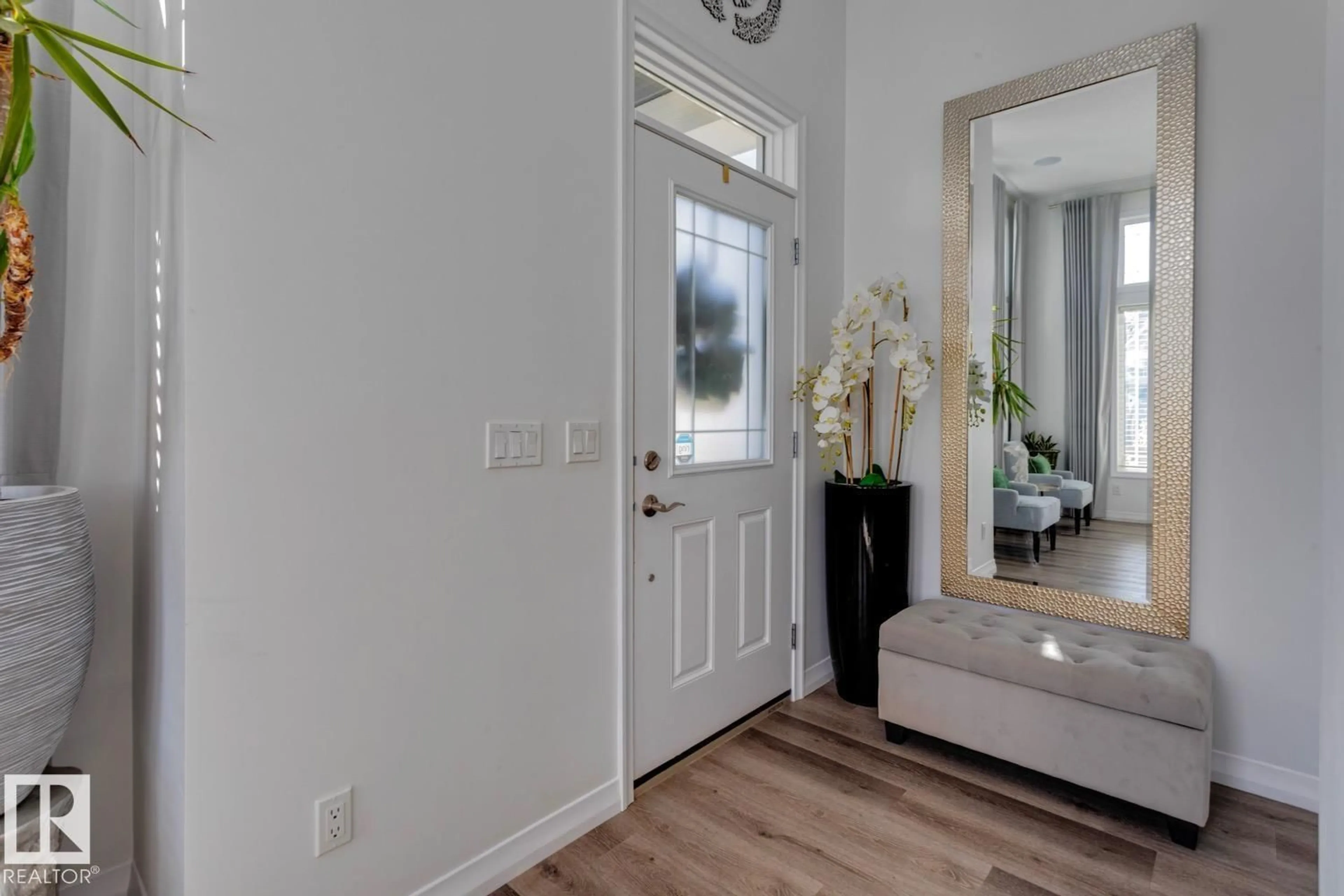 Indoor entryway for 20932 130 AV, Edmonton Alberta T5S0L4