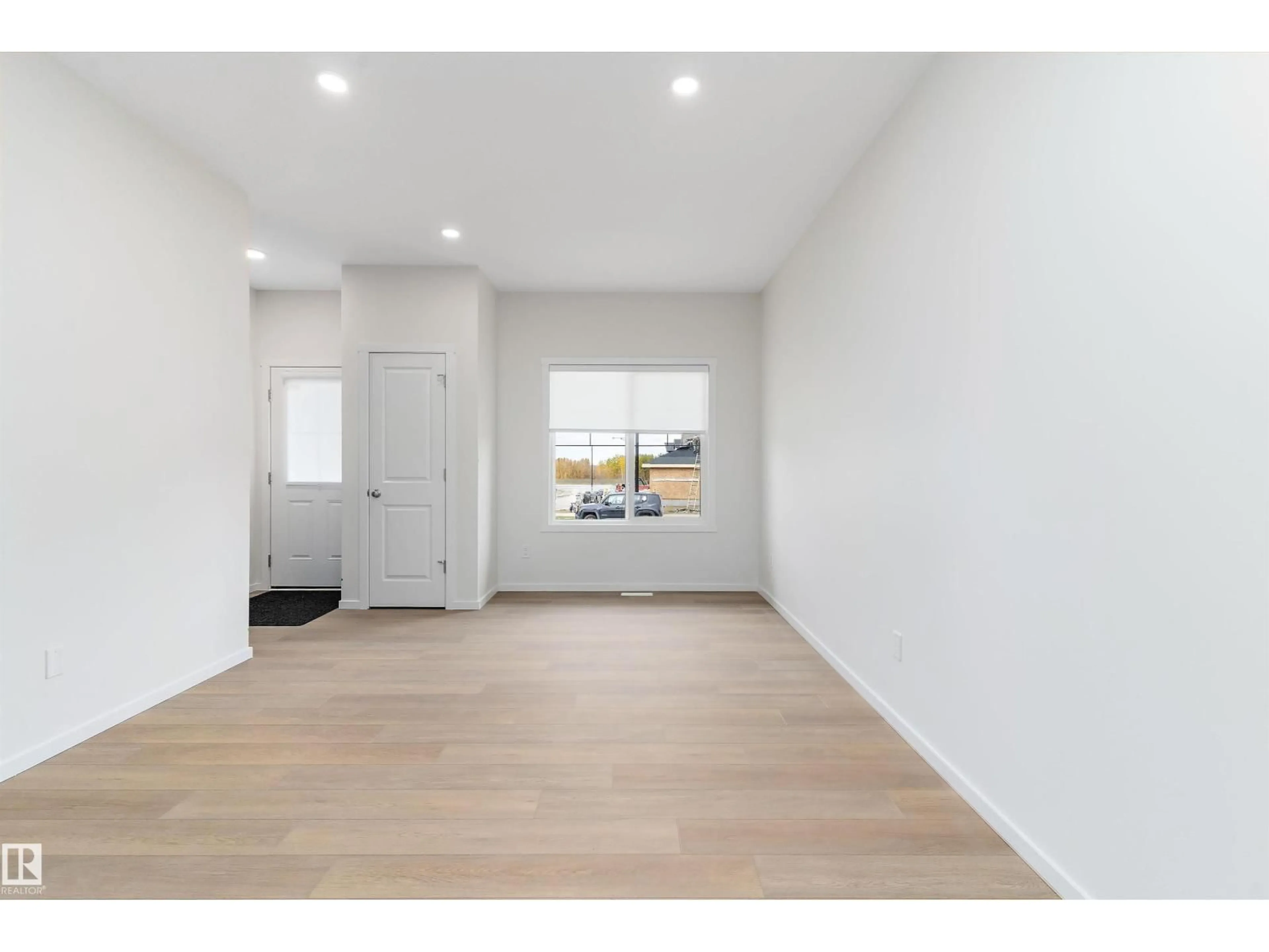 Indoor entryway for 4277 KINGLET DRIVE, Edmonton Alberta T5S2C2