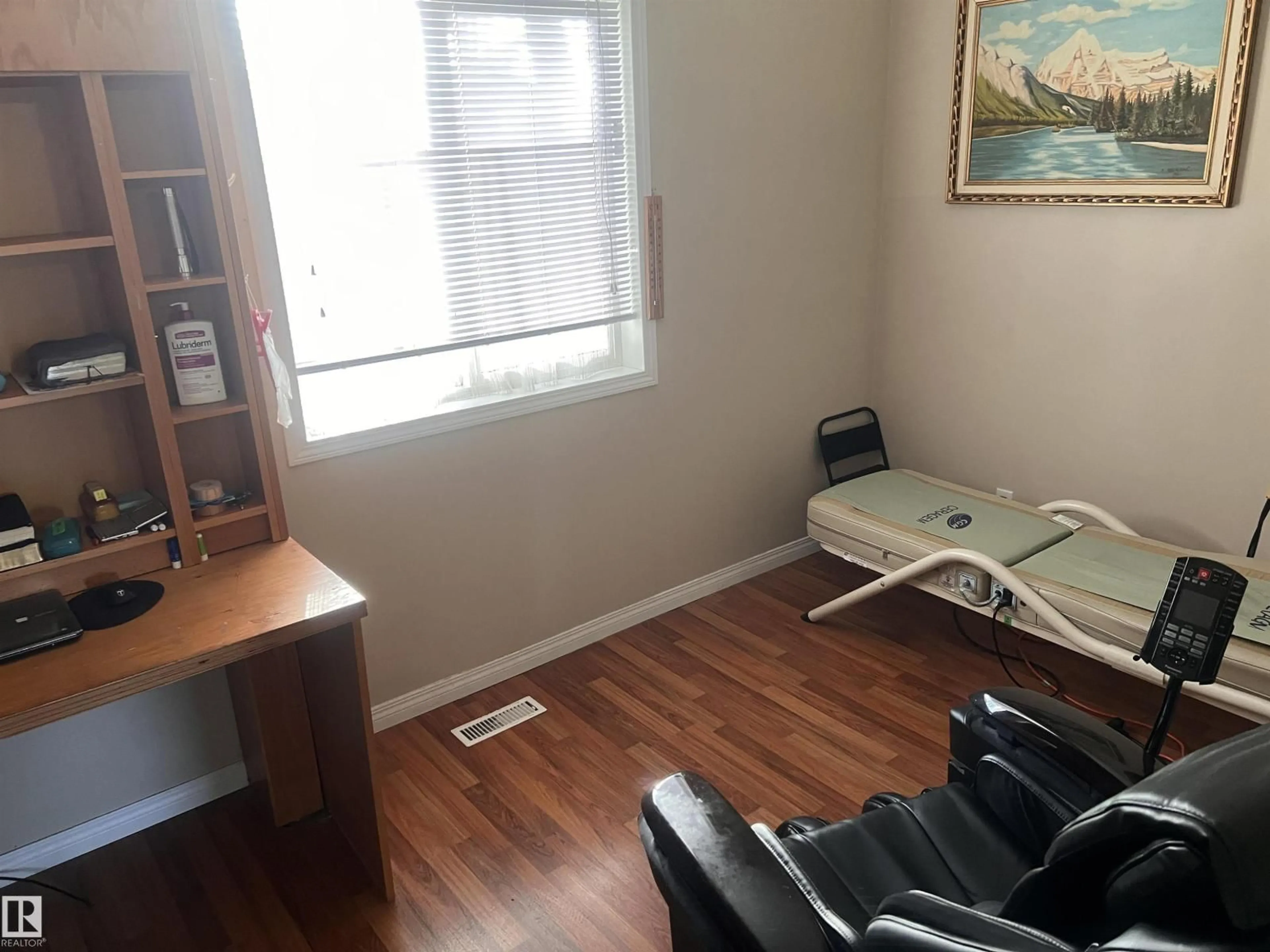 A pic of a room for NW - 11824 79 ST, Edmonton Alberta T5B2L1