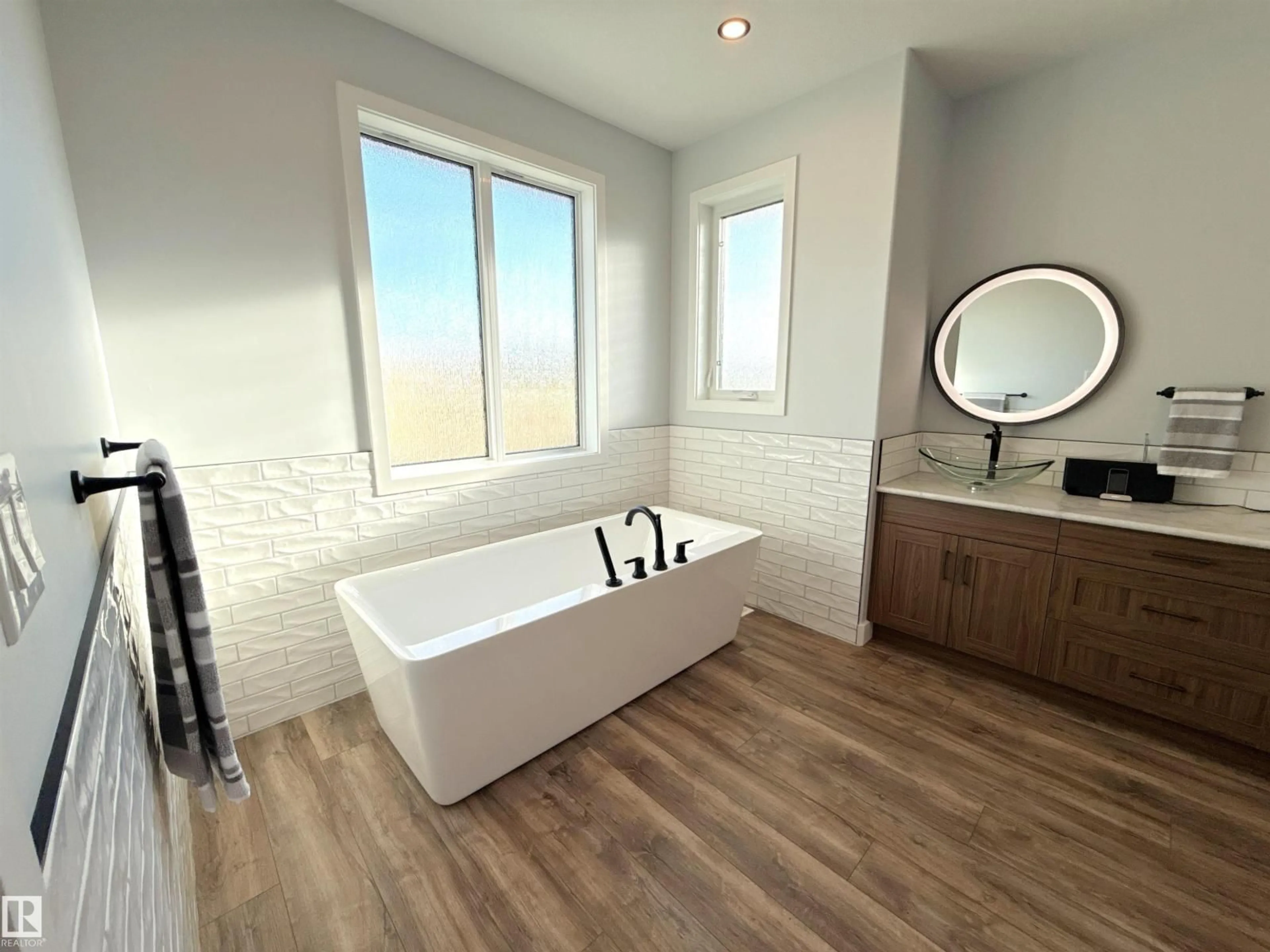 Contemporary bathroom, ceramic/tile floor for 45 RGE ROAD 274, Rural Parkland County Alberta T7X3S4