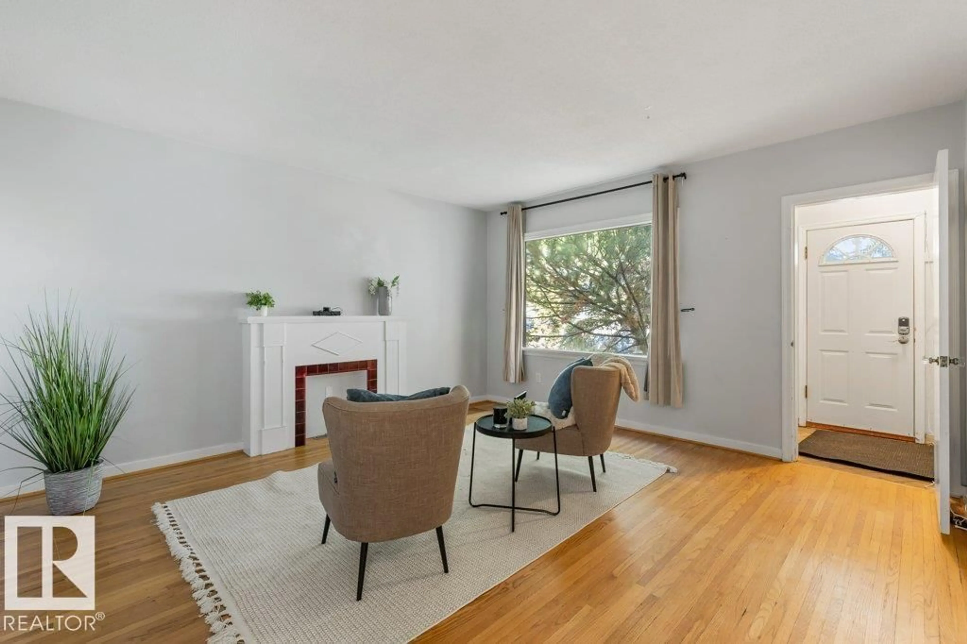 Living room with furniture, wood/laminate floor for 10749 72 AV, Edmonton Alberta T6E1A2